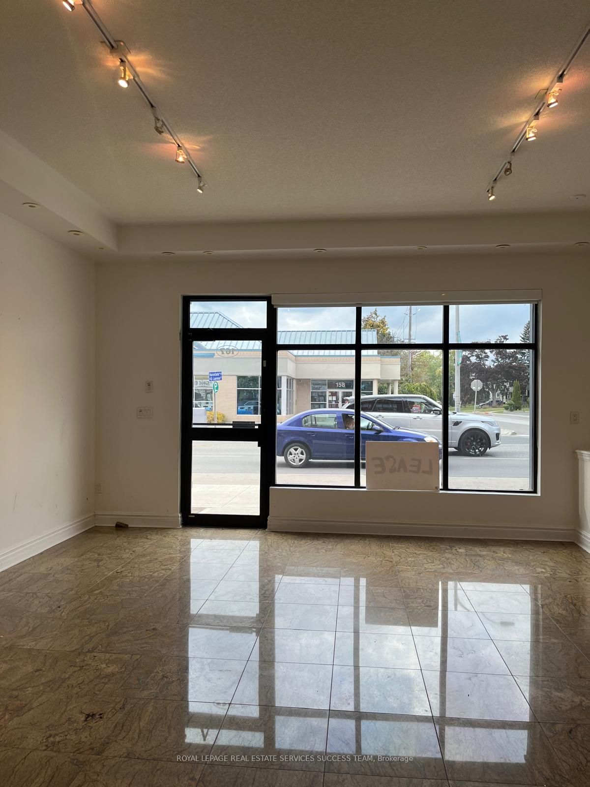 167 Lakeshore Road E 12 Property Photo 3