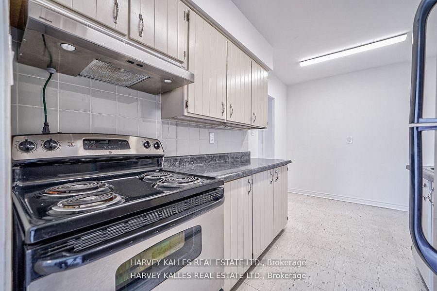 2000 Sheppard Avenue W 505 Property Photo 16