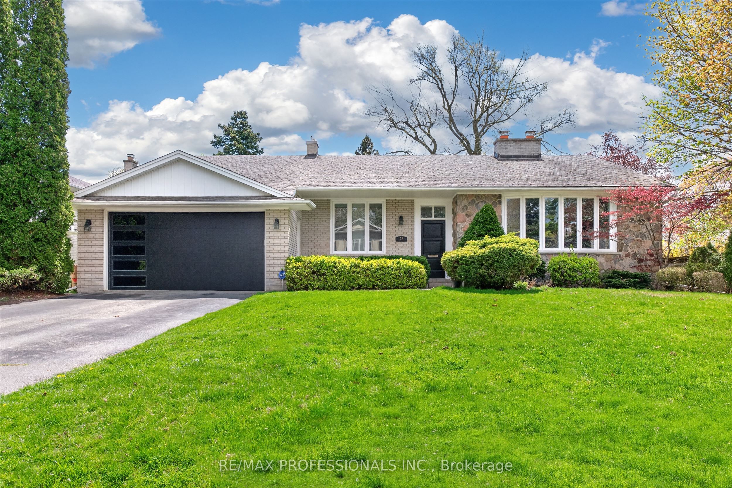 23 Ravensbourne Crescent Property Photo 1