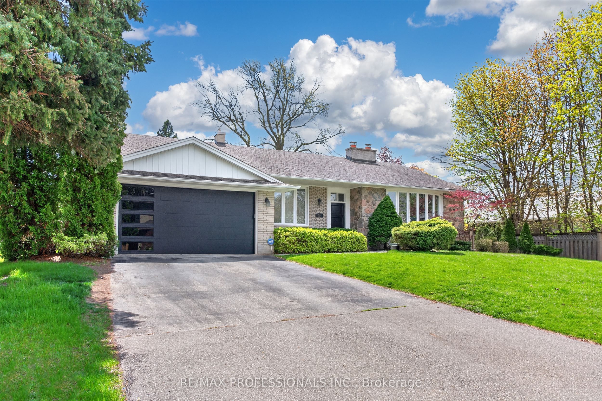 23 Ravensbourne Crescent Property Photo 3