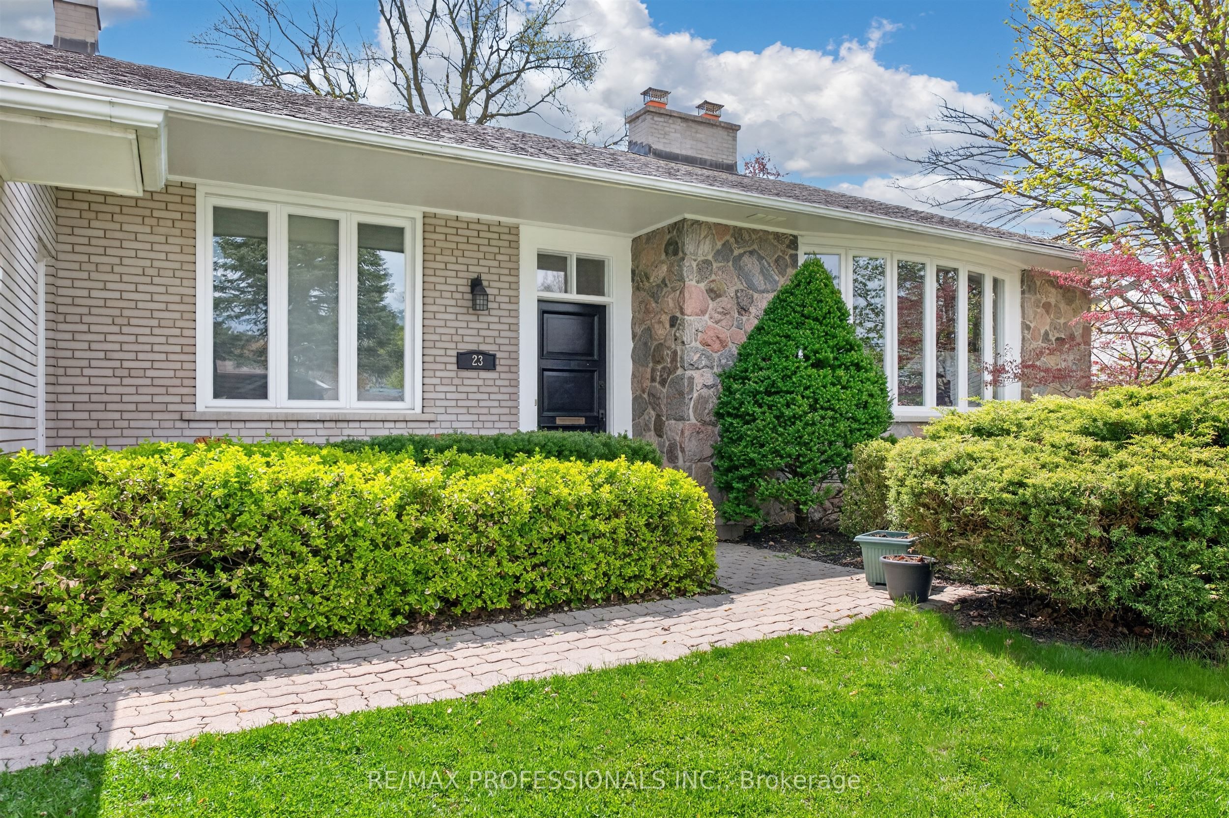 23 Ravensbourne Crescent Property Photo 4