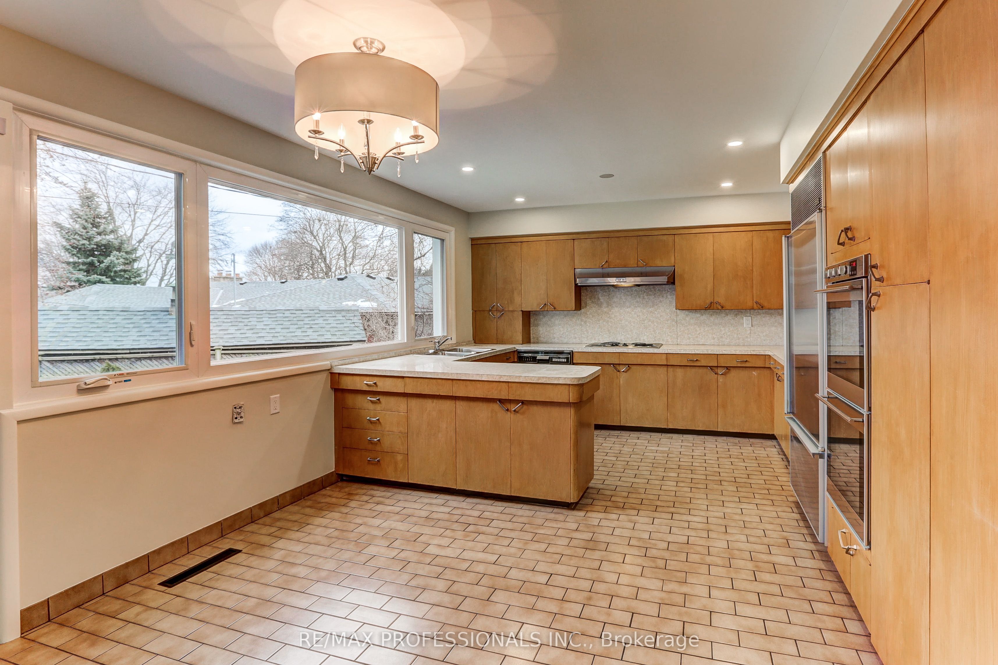 23 Ravensbourne Crescent Property Photo 14