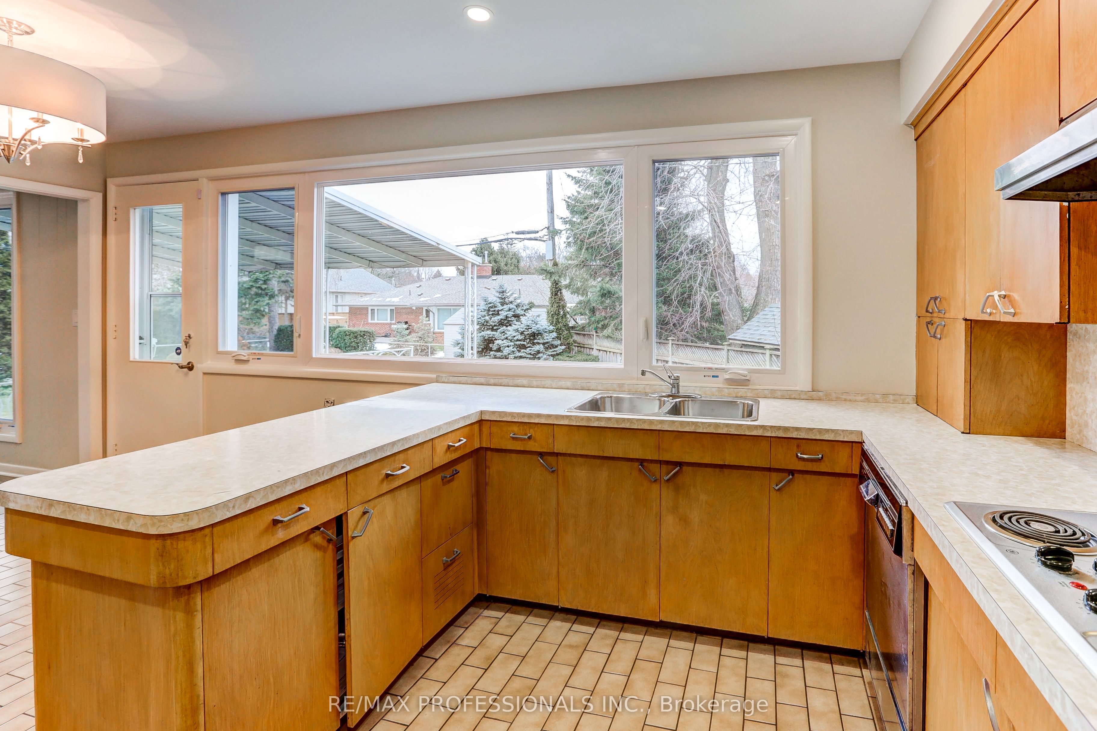 23 Ravensbourne Crescent Property Photo 16