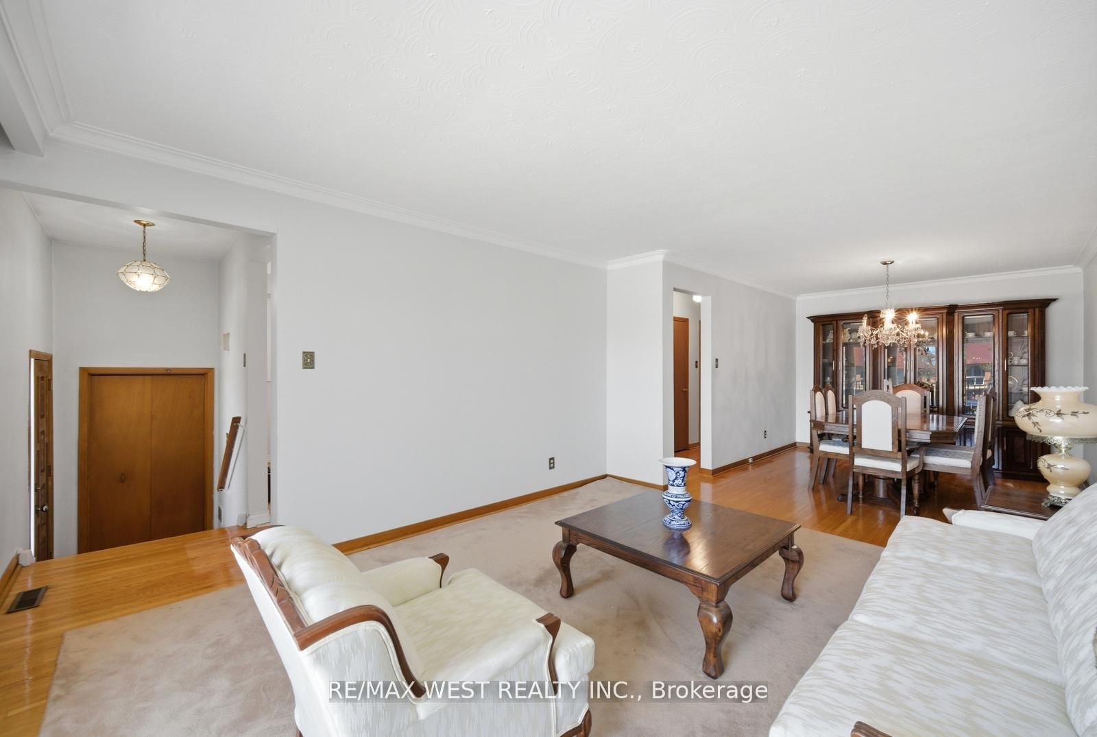 111 Shoreham Drive Property Photo 3