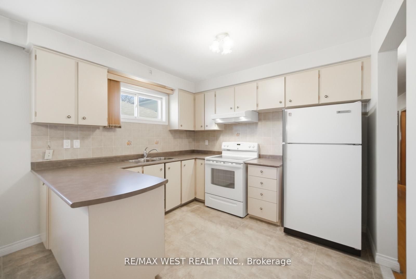 111 Shoreham Drive Property Photo 6