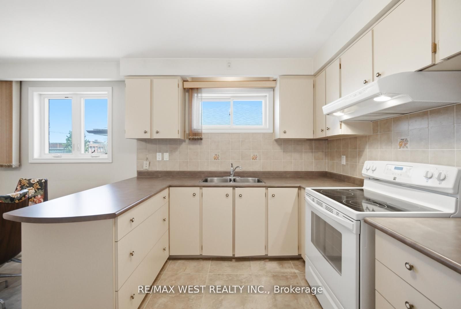 111 Shoreham Drive Property Photo 7