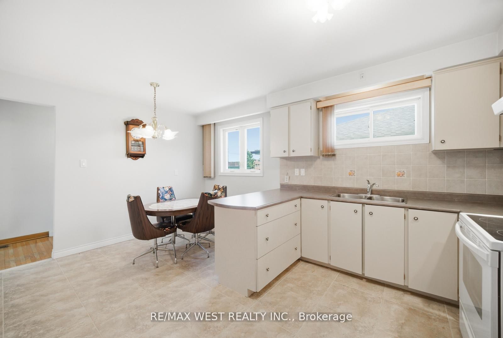 111 Shoreham Drive Property Photo 8