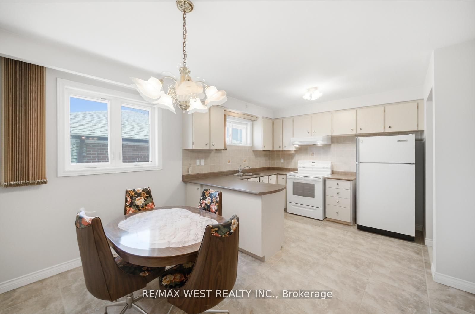 111 Shoreham Drive Property Photo 9