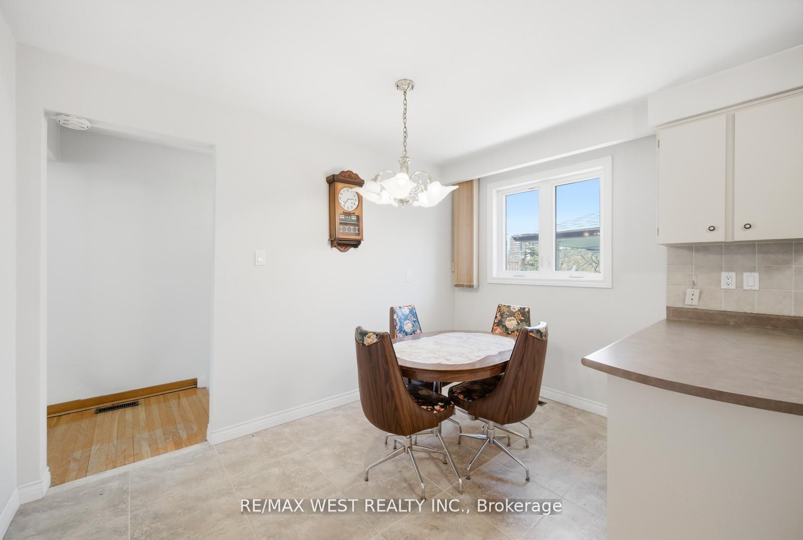 111 Shoreham Drive Property Photo 10
