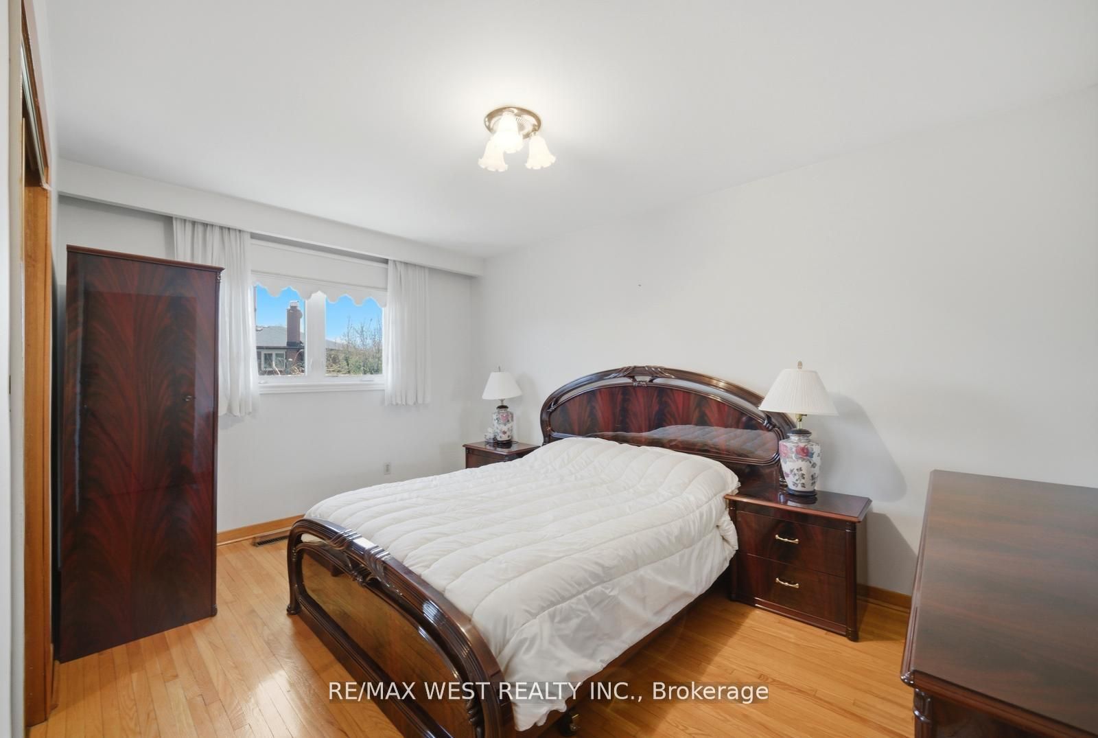 111 Shoreham Drive Property Photo 11