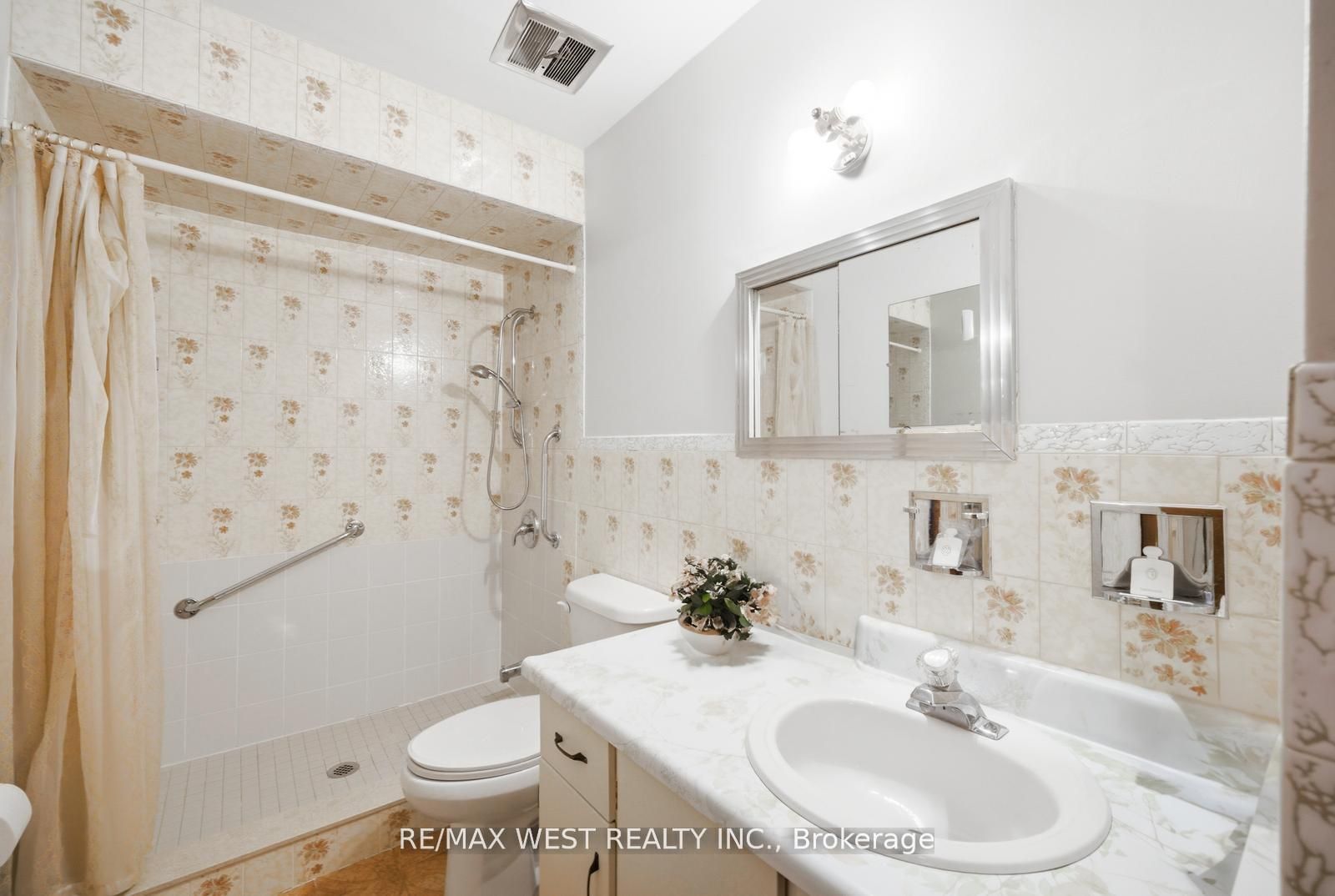 111 Shoreham Drive Property Photo 14