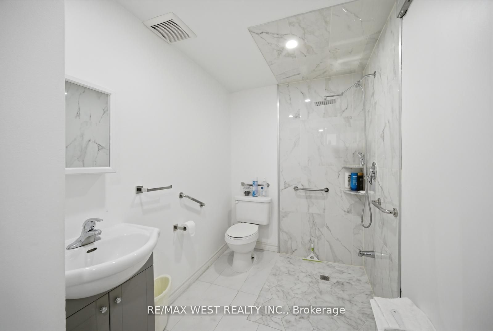 111 Shoreham Drive Property Photo 25