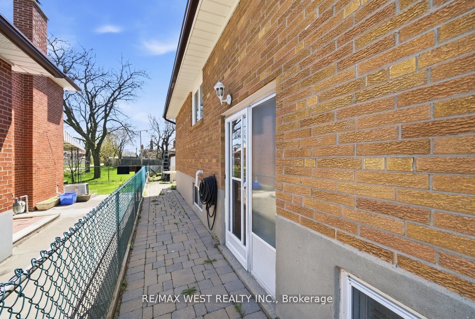 111 Shoreham Drive Property Photo 27