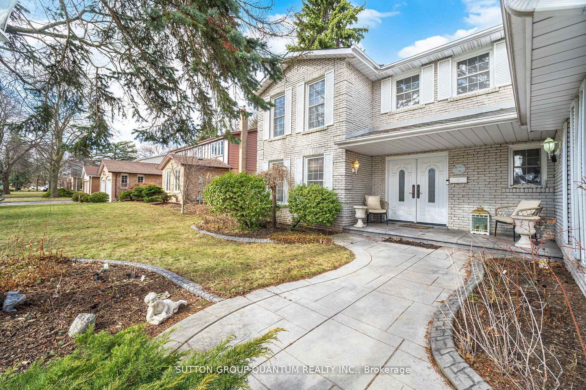 1511 Ifield Road Property Photo 2