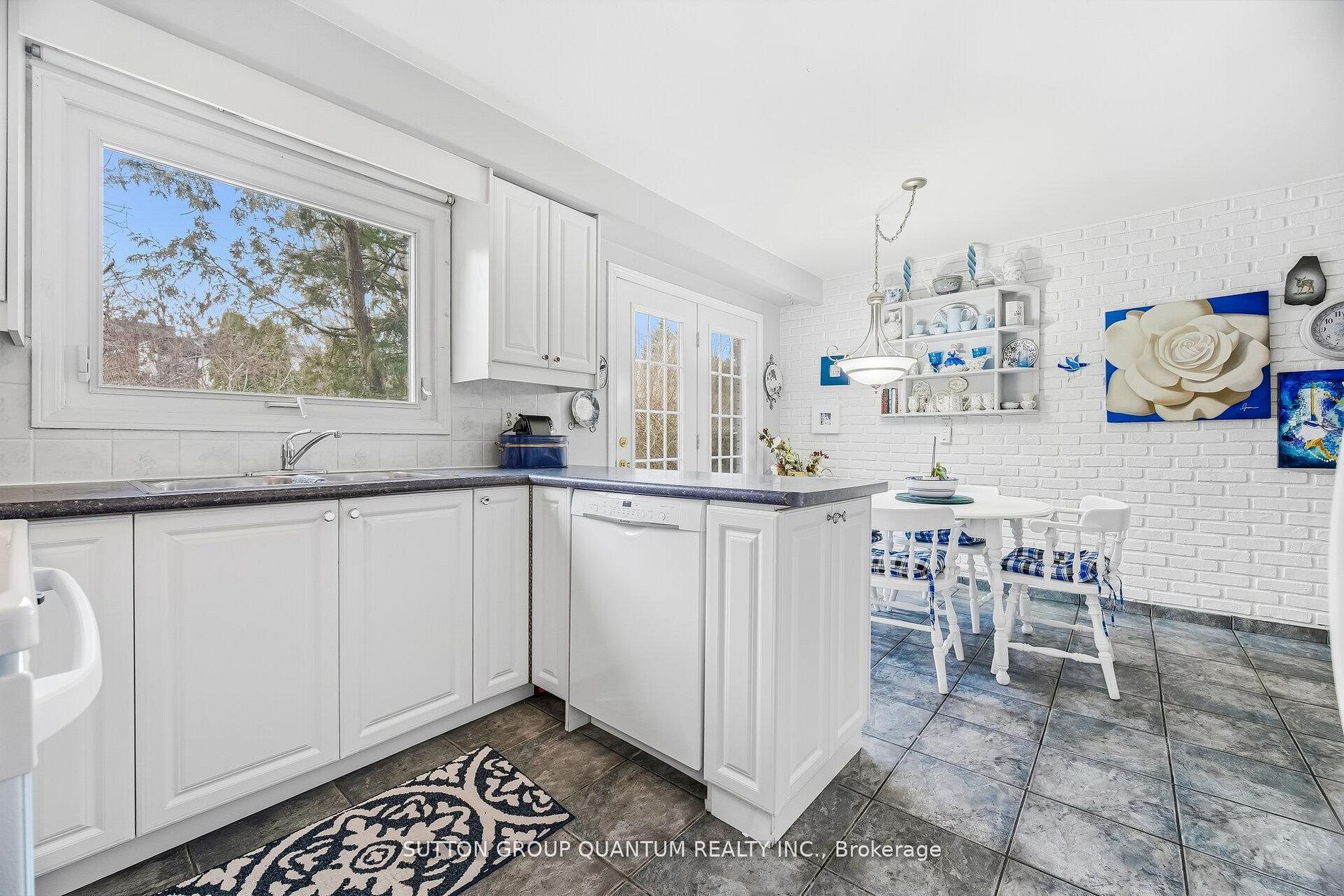 1511 Ifield Road Property Photo 10