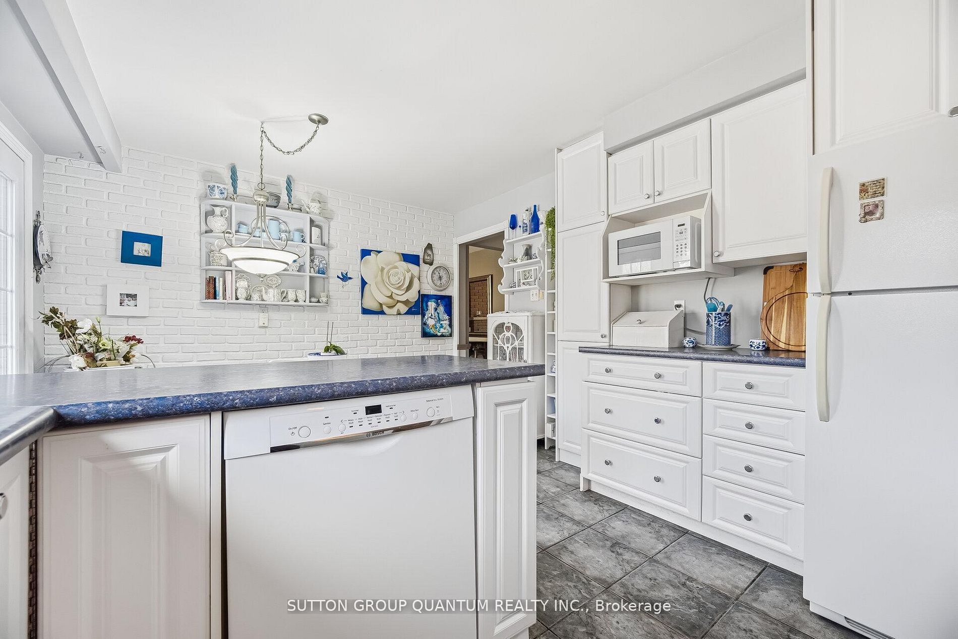 1511 Ifield Road Property Photo 11