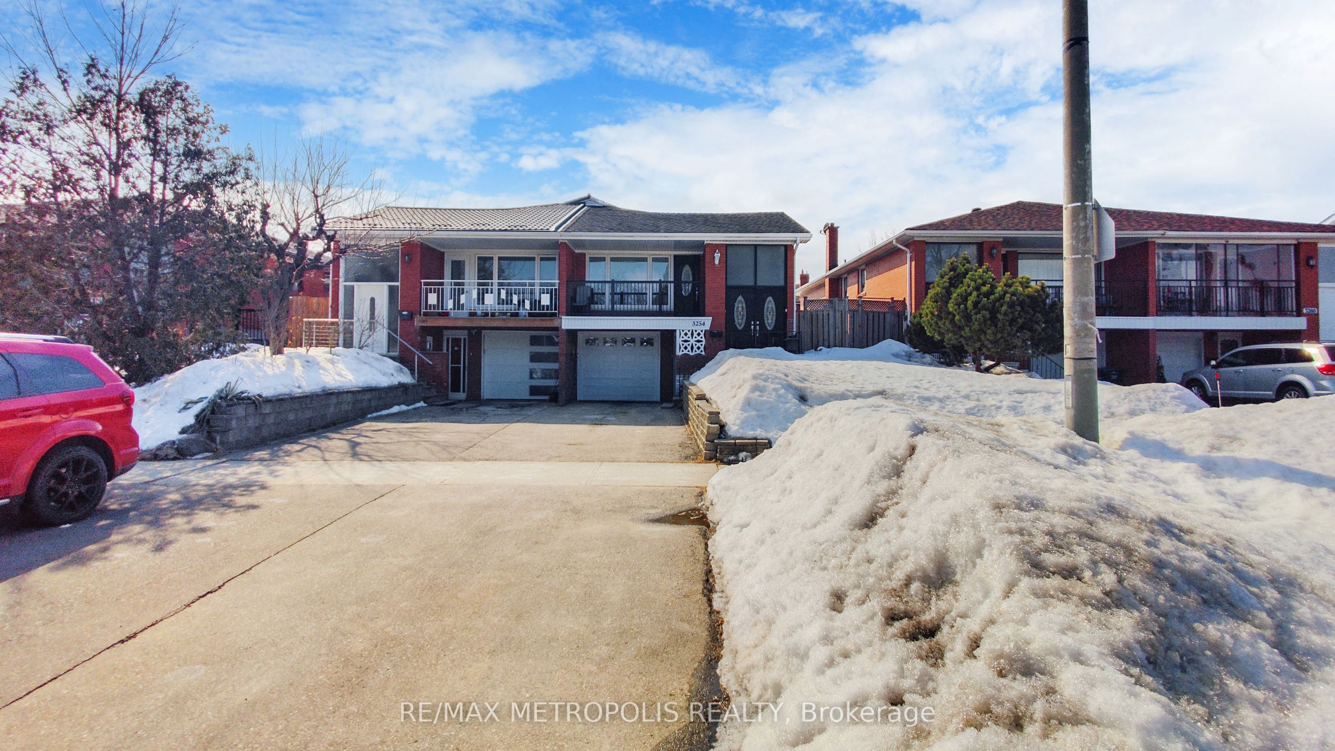 3254 Fieldgate Drive Upper Property Photo 1