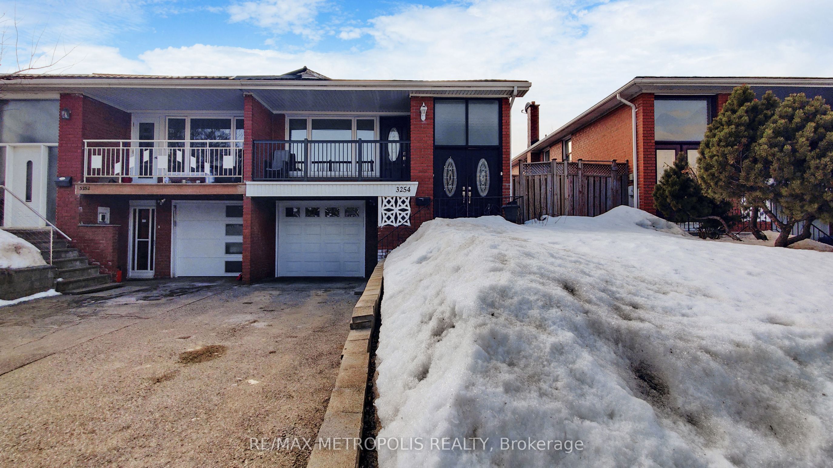 3254 Fieldgate Drive Upper Property Photo 3