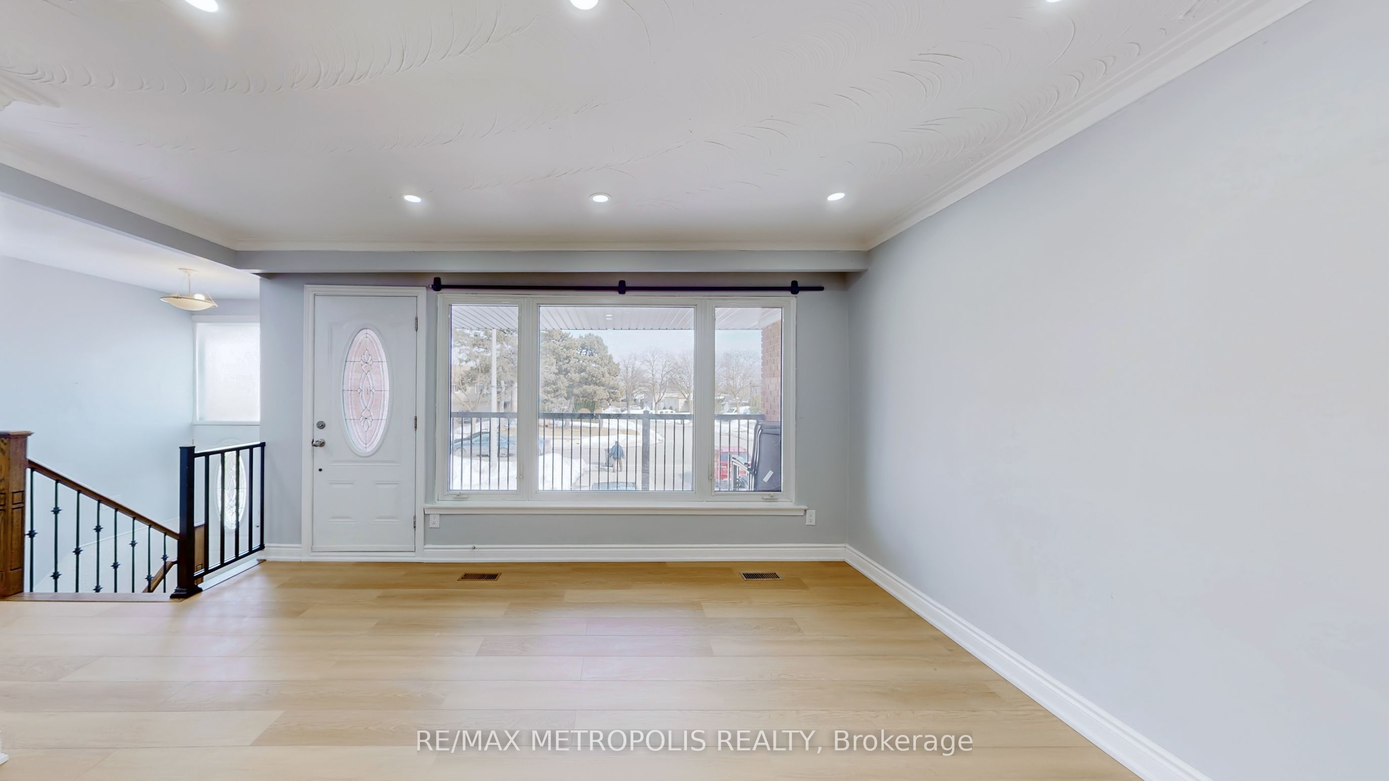 3254 Fieldgate Drive Upper Property Photo 6