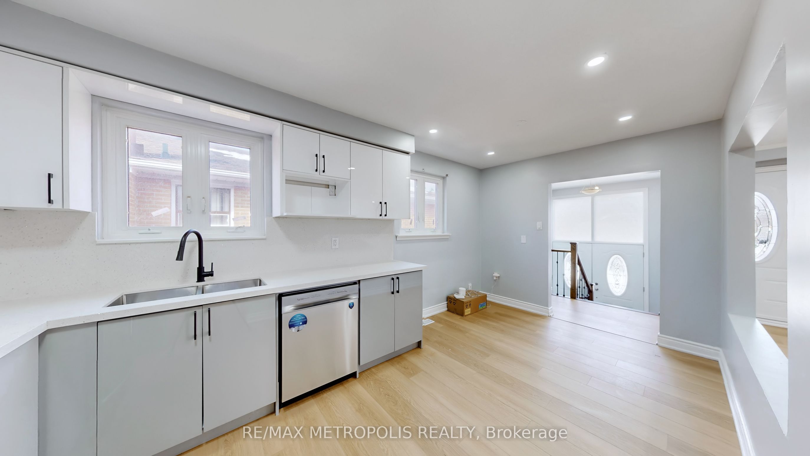 3254 Fieldgate Drive Upper Property Photo 12