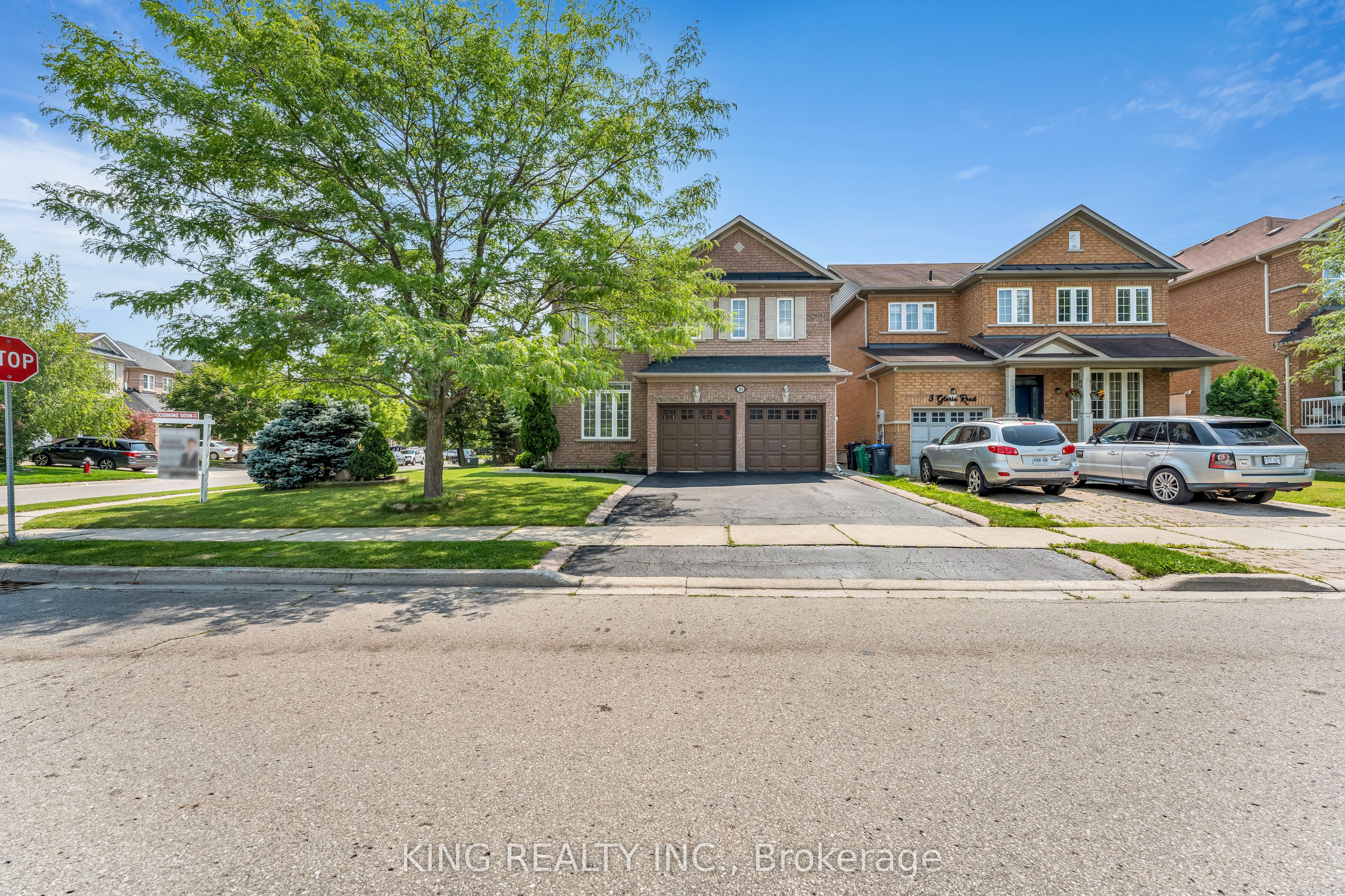 100 Pantomine Boulevard Property Photo 1