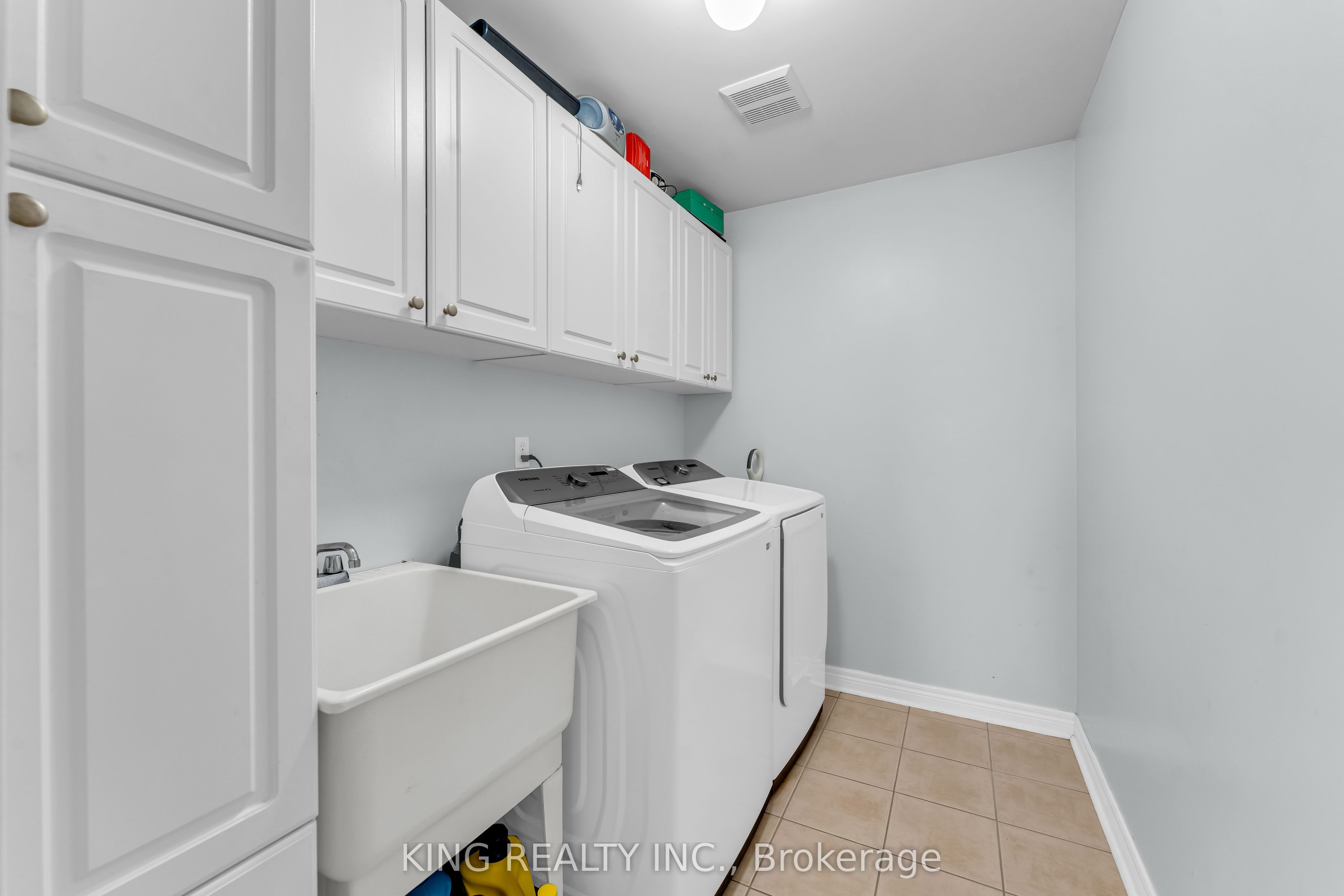 100 Pantomine Boulevard Property Photo 15