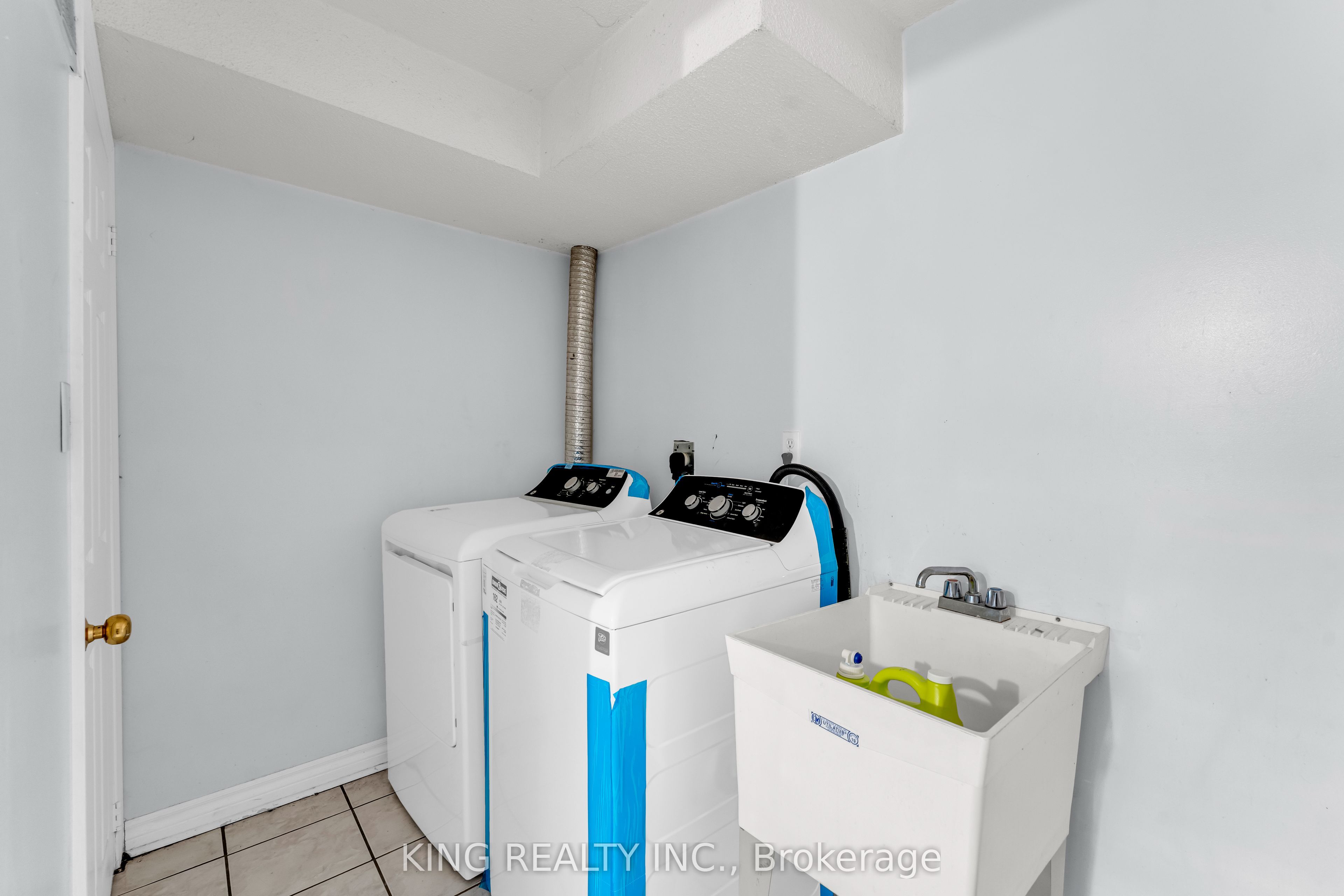 100 Pantomine Boulevard Property Photo 29