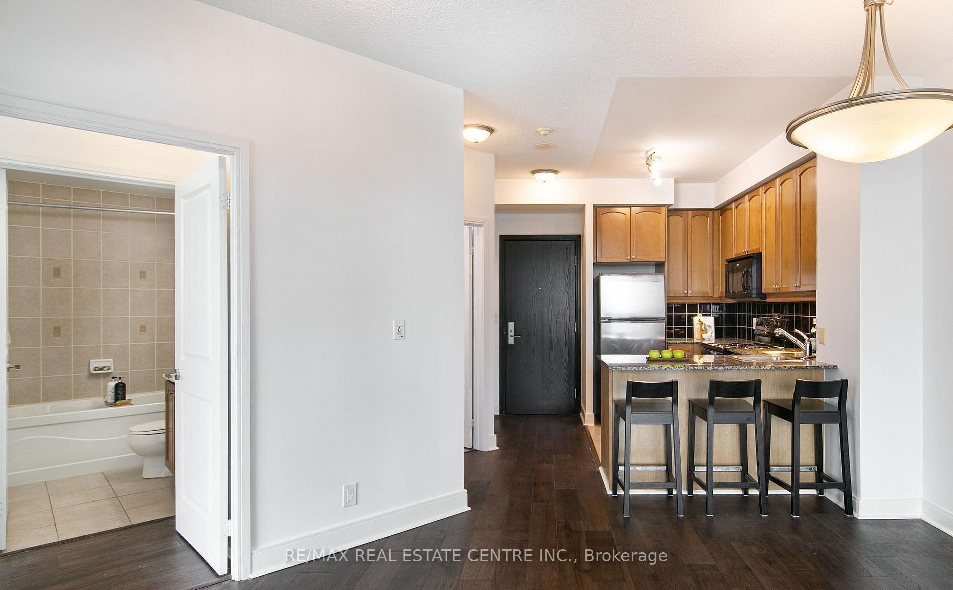 80 Absolute Avenue 1202 Property Photo 6