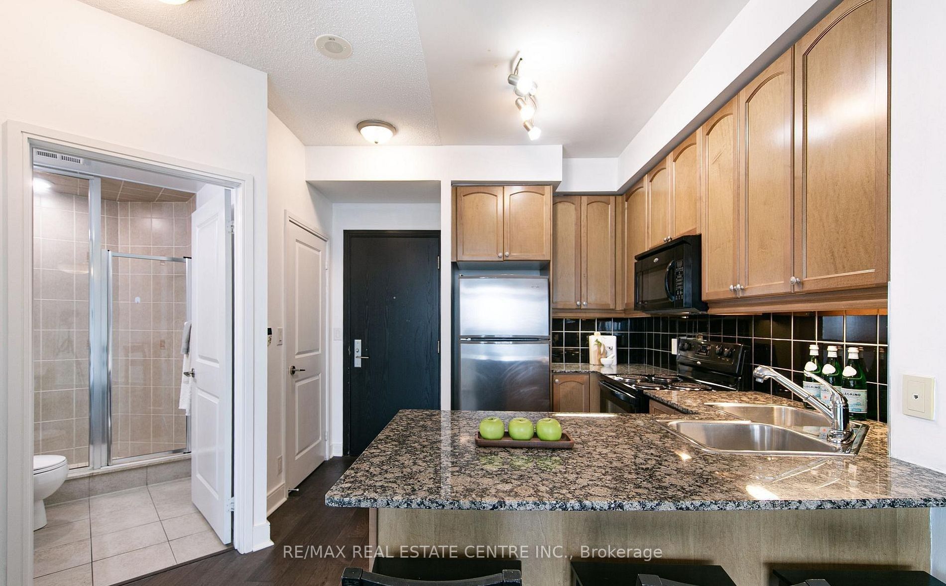 80 Absolute Avenue 1202 Property Photo 8