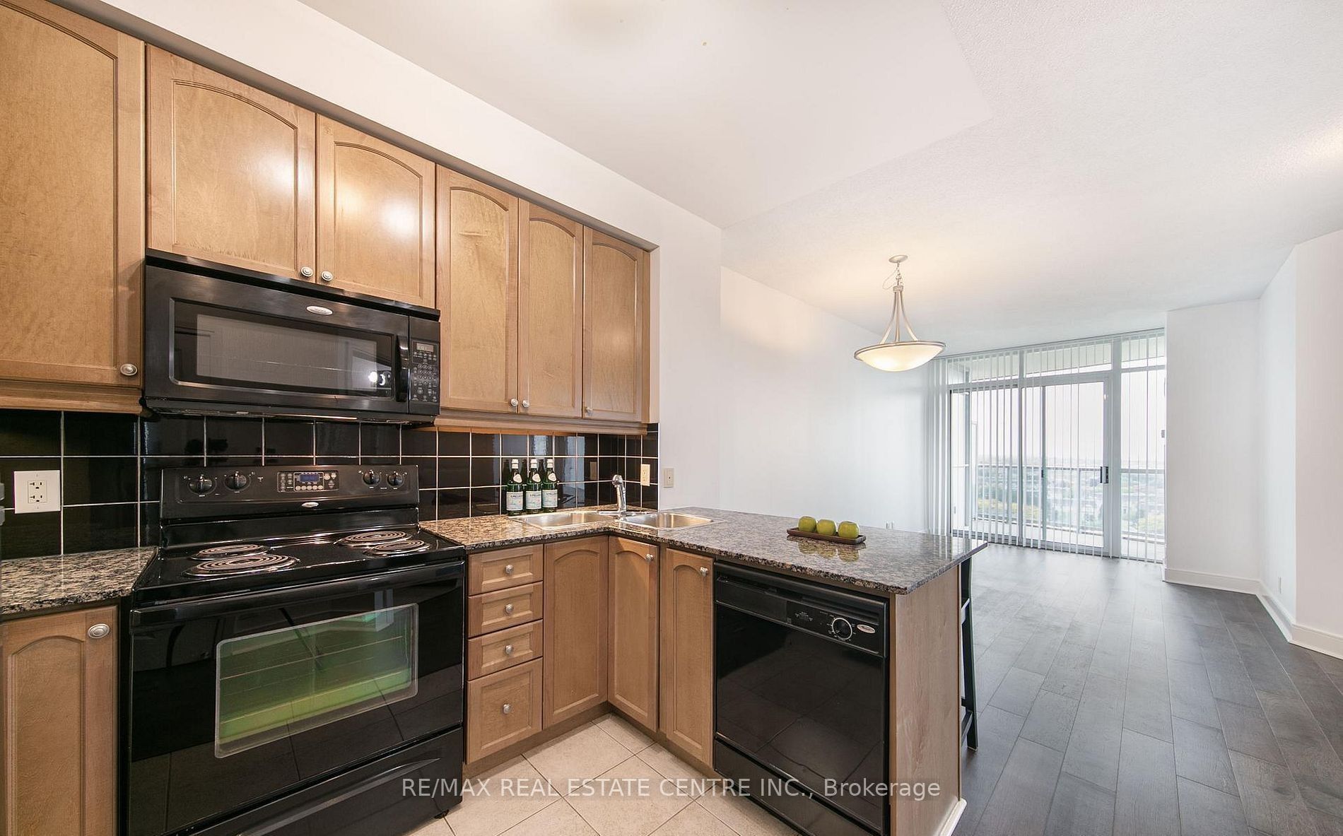 80 Absolute Avenue 1202 Property Photo 9