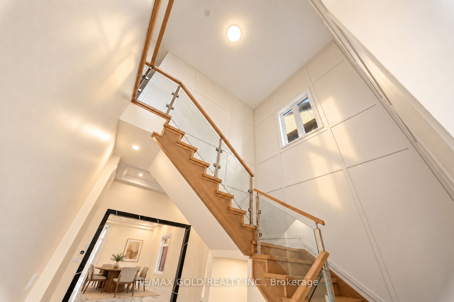 1199 Queens Plate Road E Property Photo 4