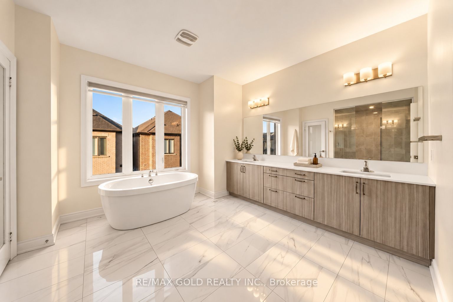 1199 Queens Plate Road E Property Photo 25
