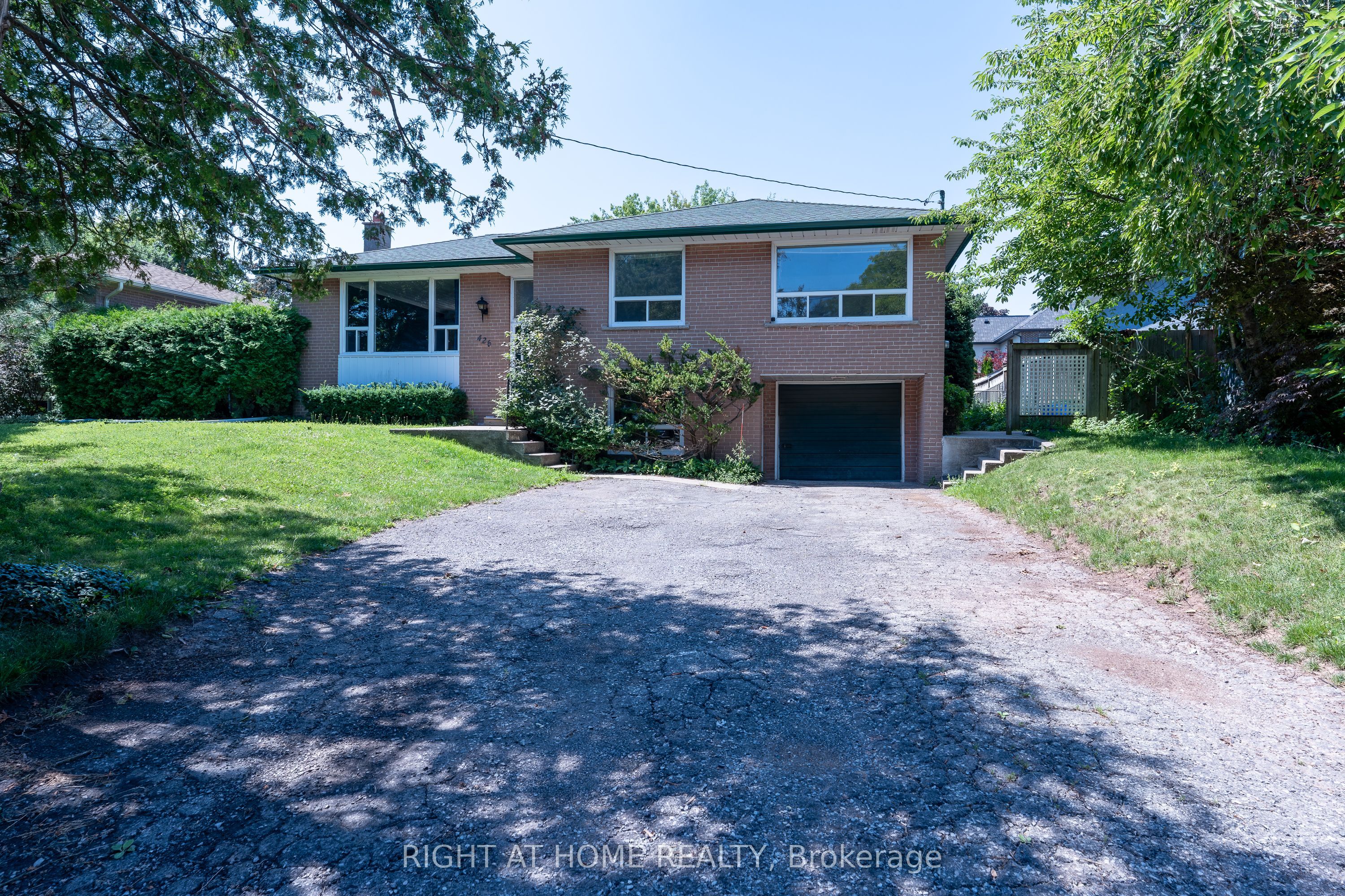 426 Seaton Drive Upper Property Photo 1