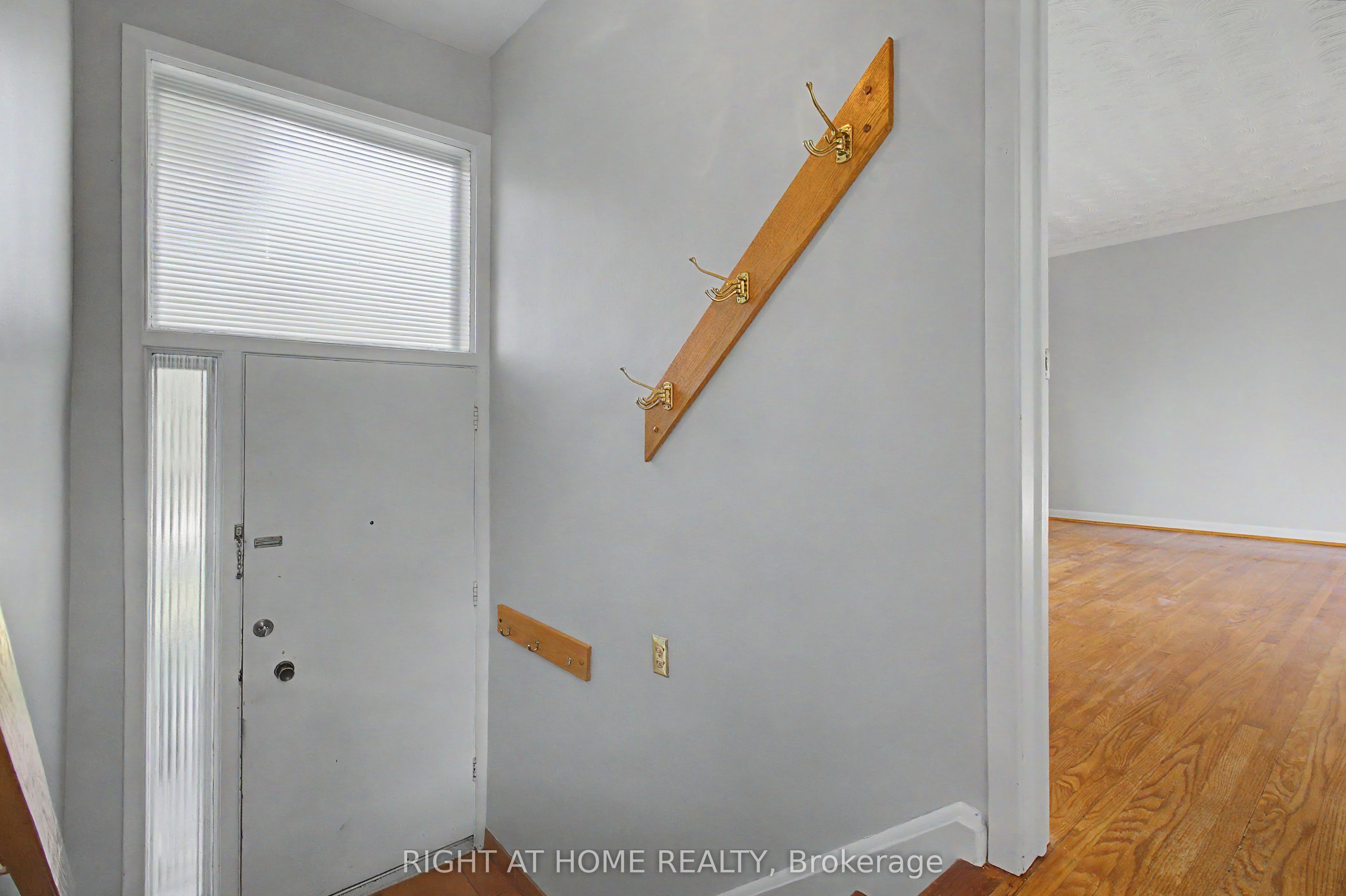 426 Seaton Drive Upper Property Photo 2