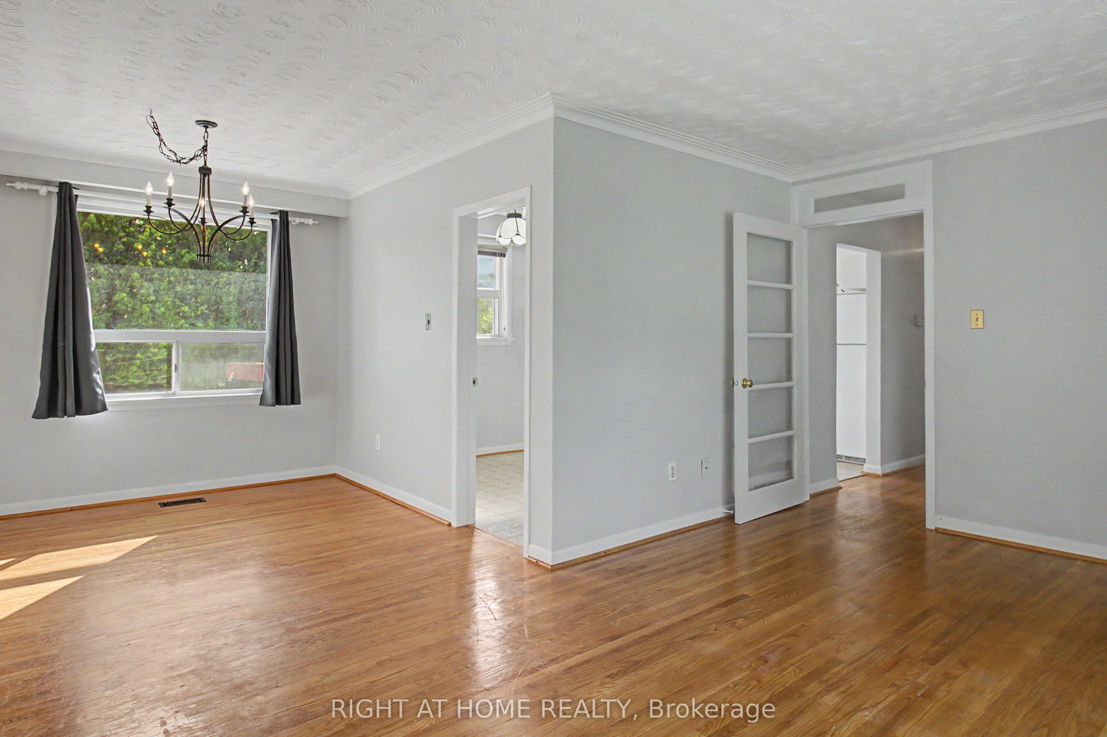 426 Seaton Drive Upper Property Photo 3