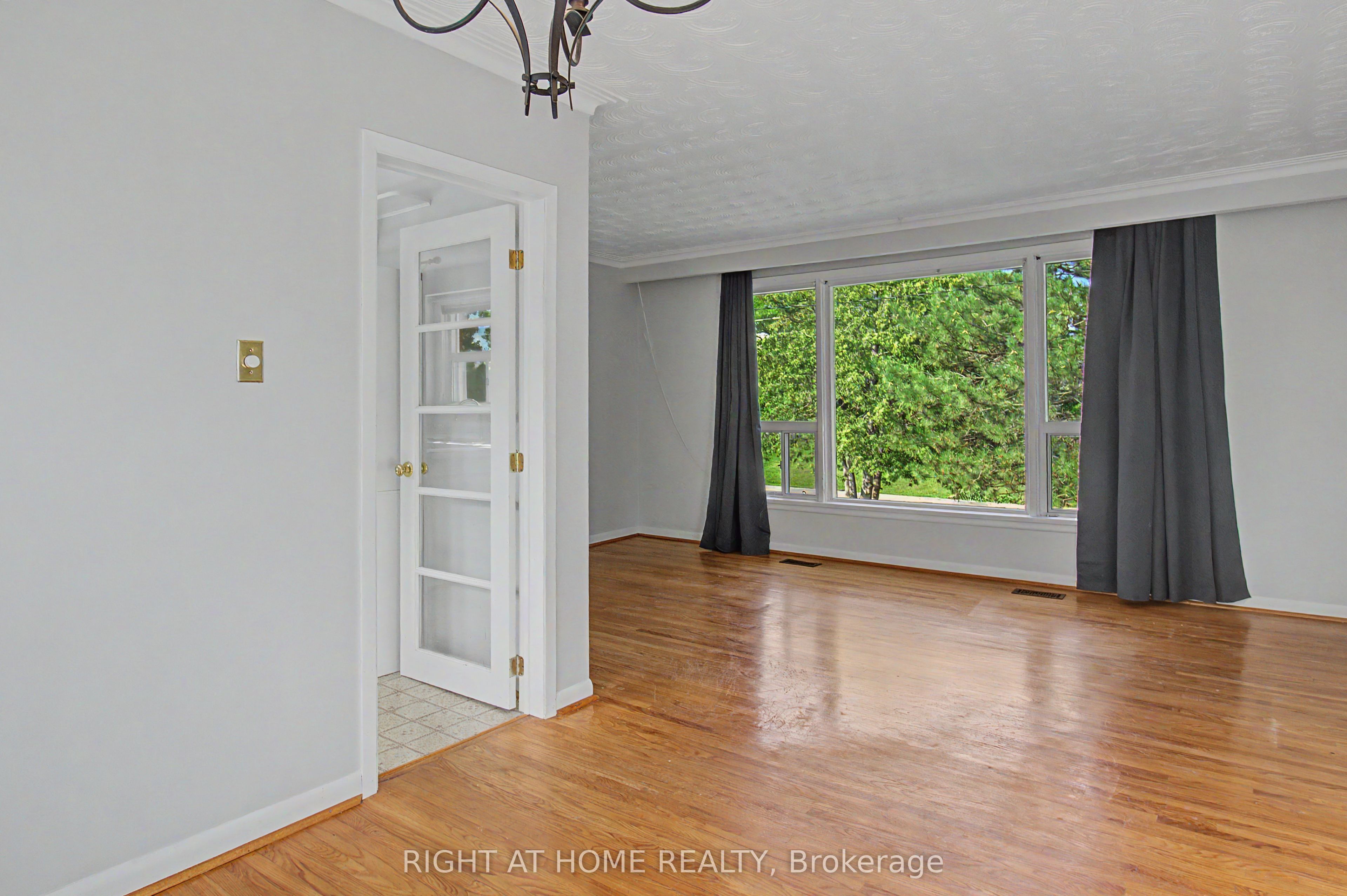 426 Seaton Drive Upper Property Photo 4