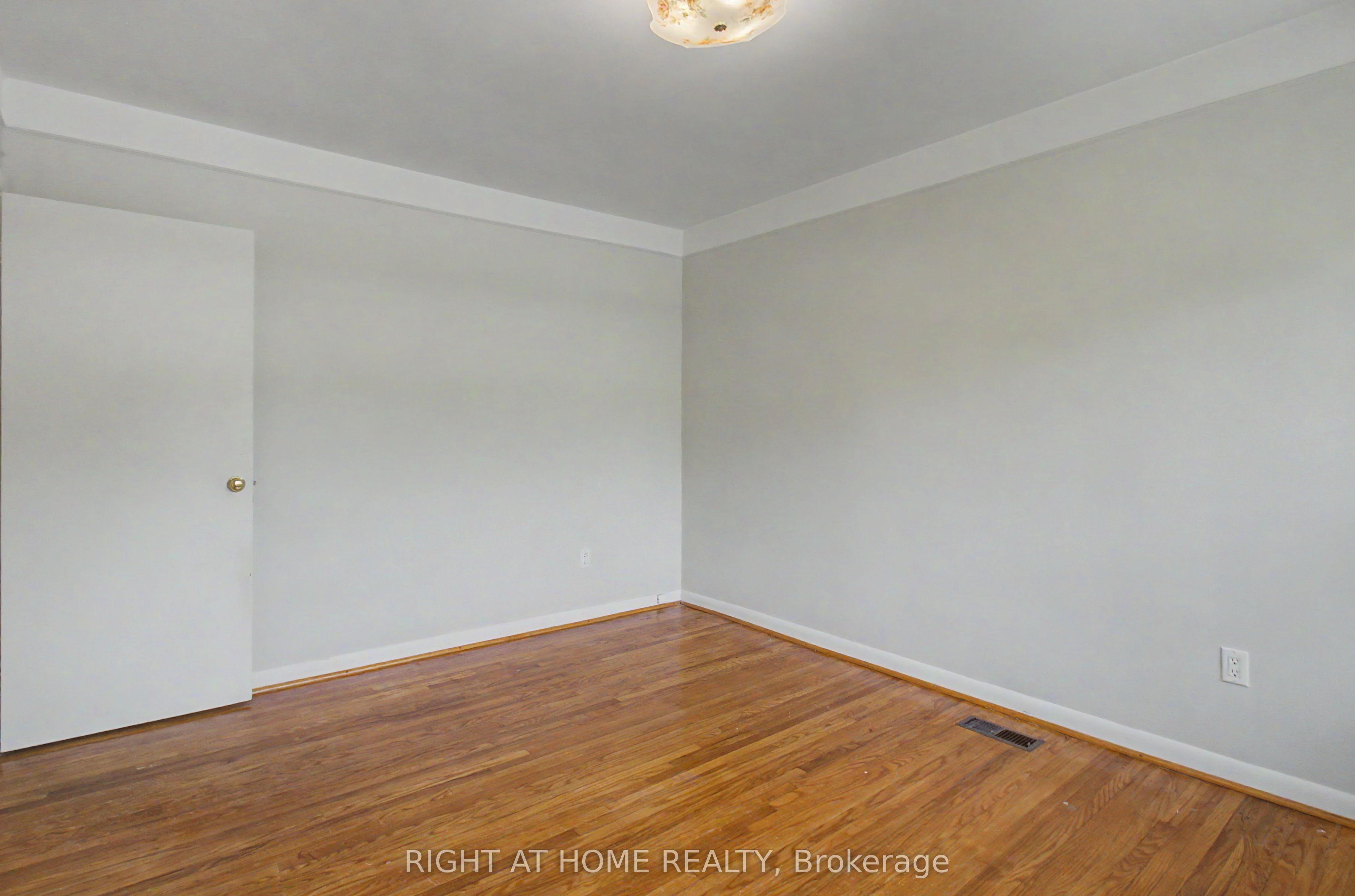 426 Seaton Drive Upper Property Photo 12