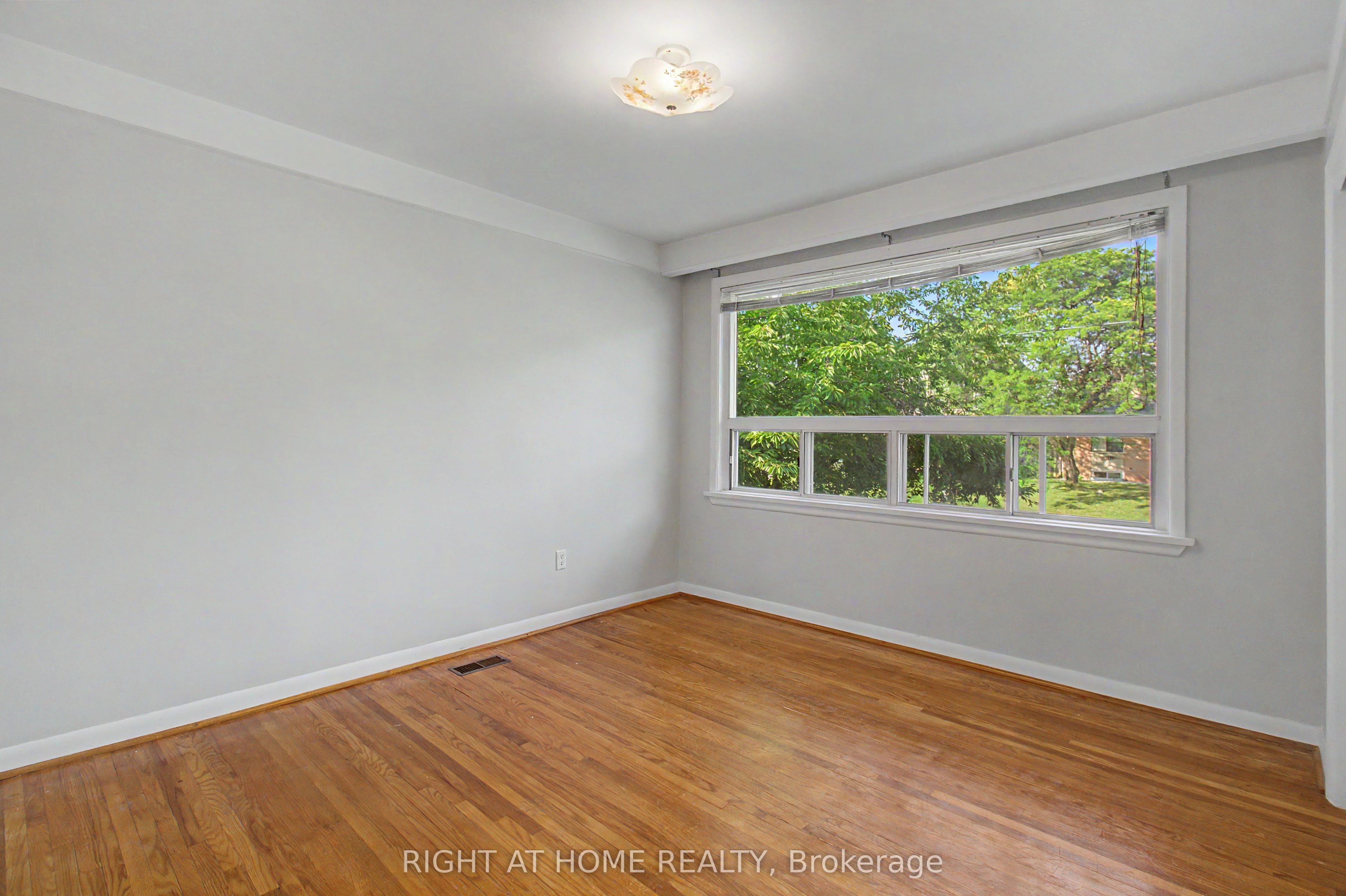426 Seaton Drive Upper Property Photo 13