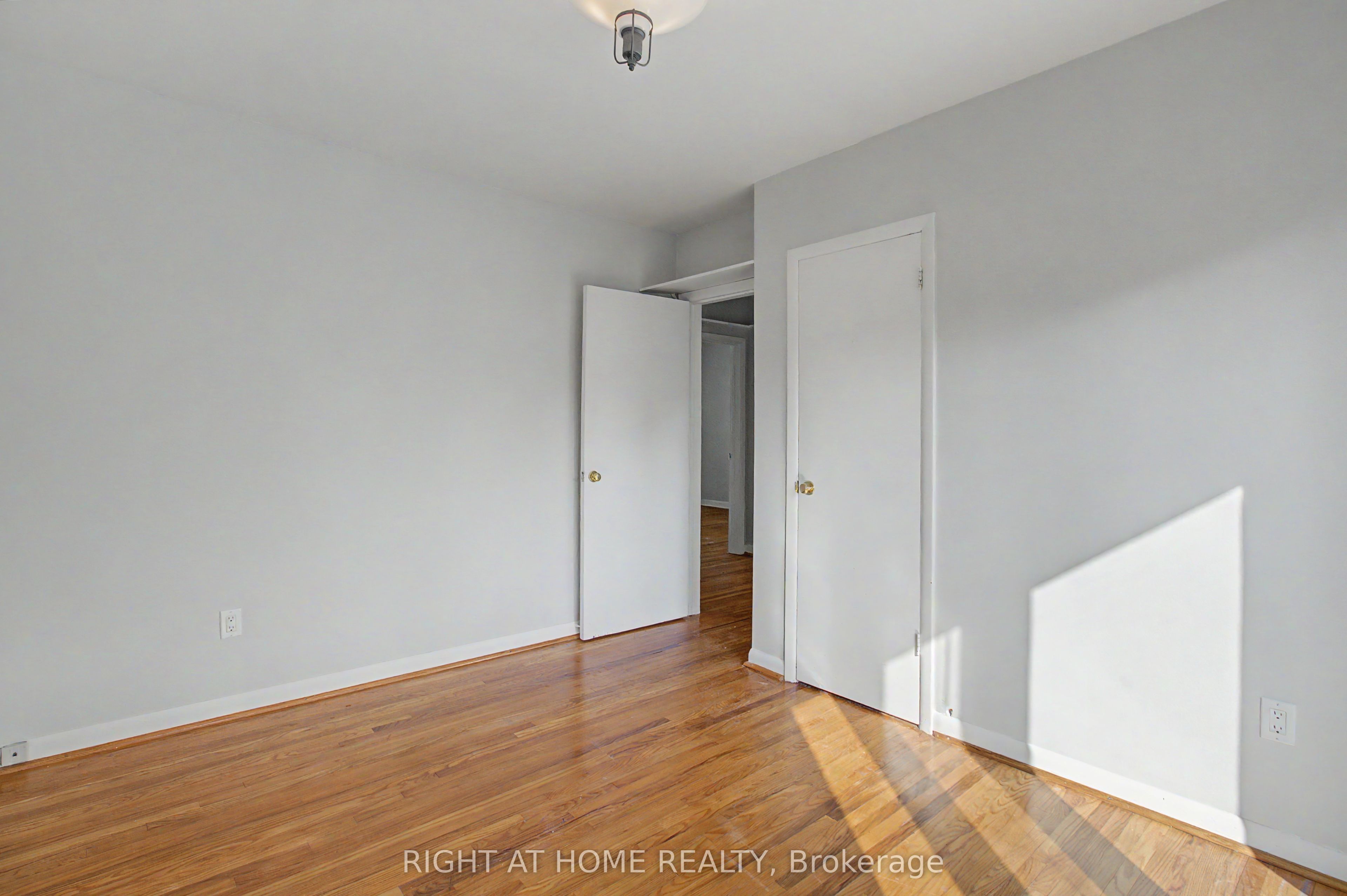 426 Seaton Drive Upper Property Photo 16