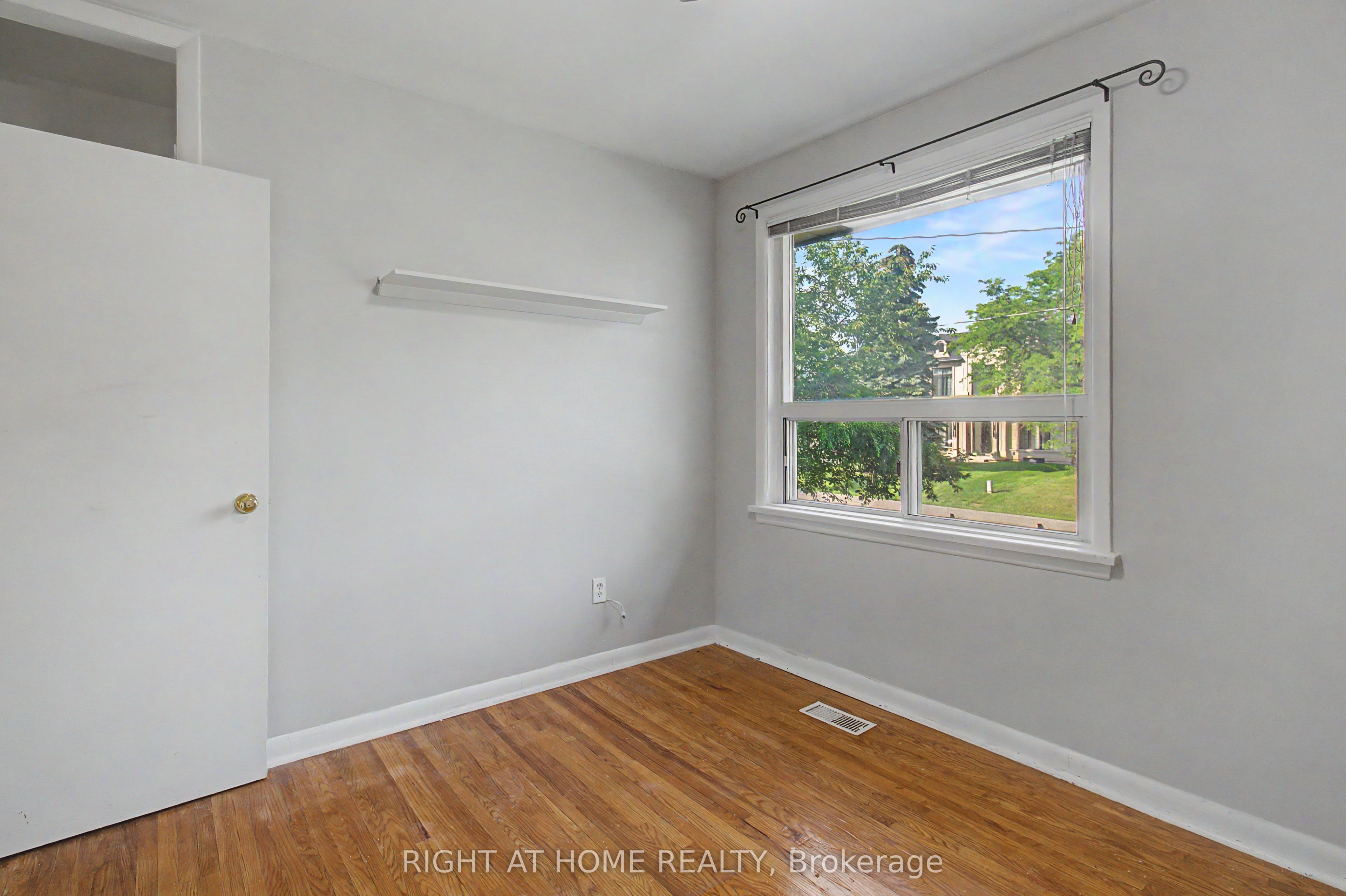 426 Seaton Drive Upper Property Photo 17