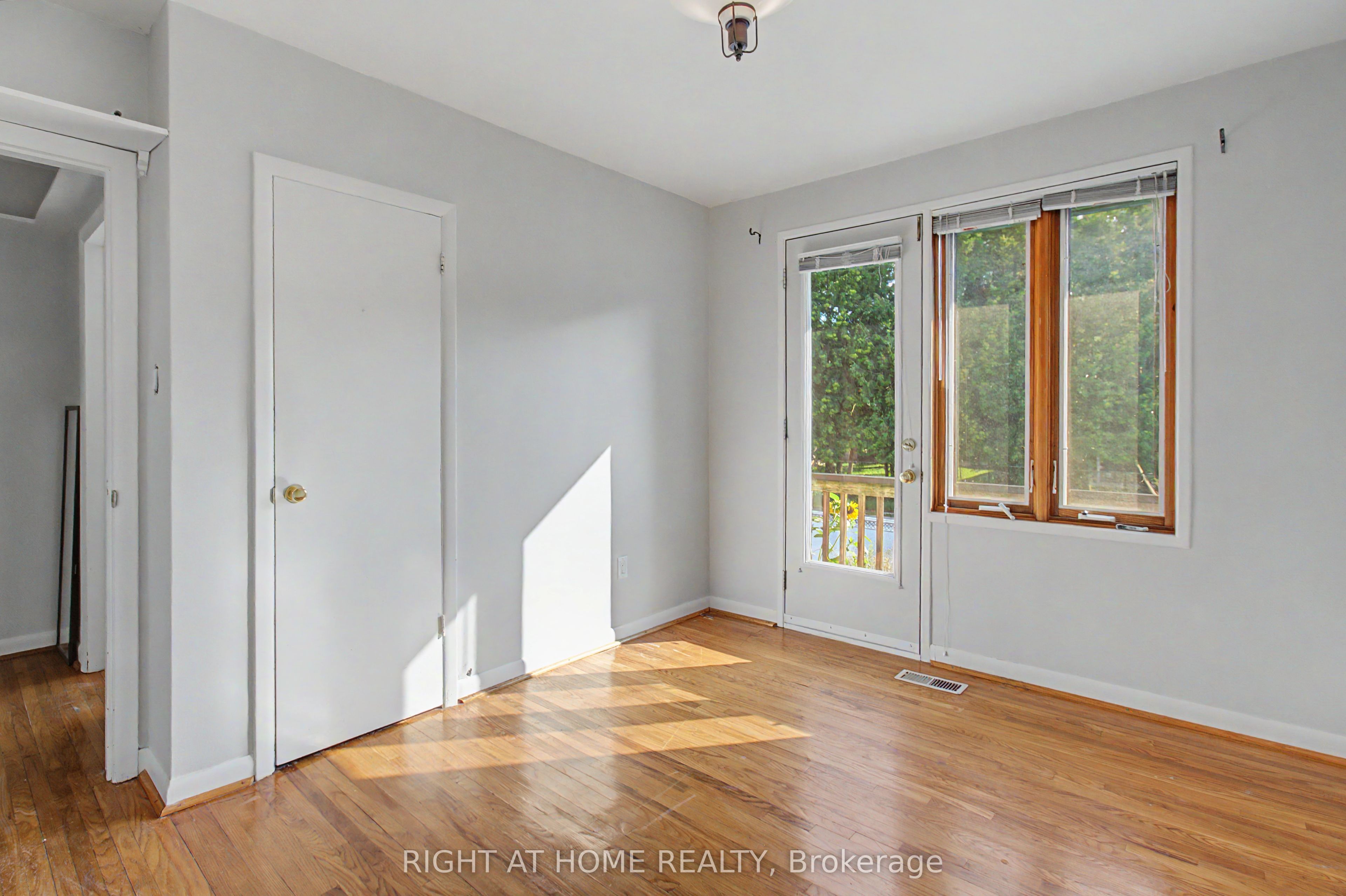 426 Seaton Drive Upper Property Photo 18