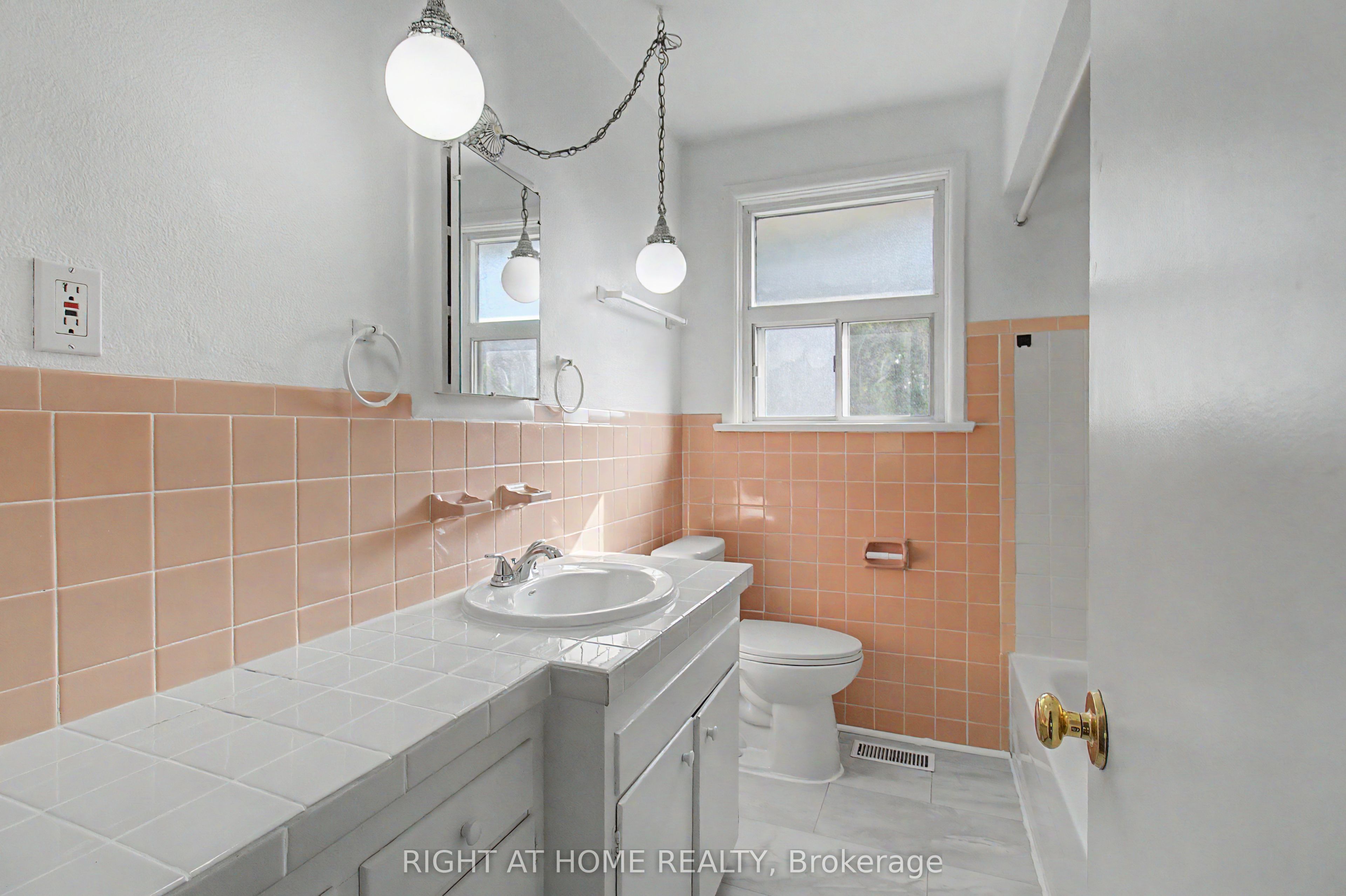 426 Seaton Drive Upper Property Photo 20