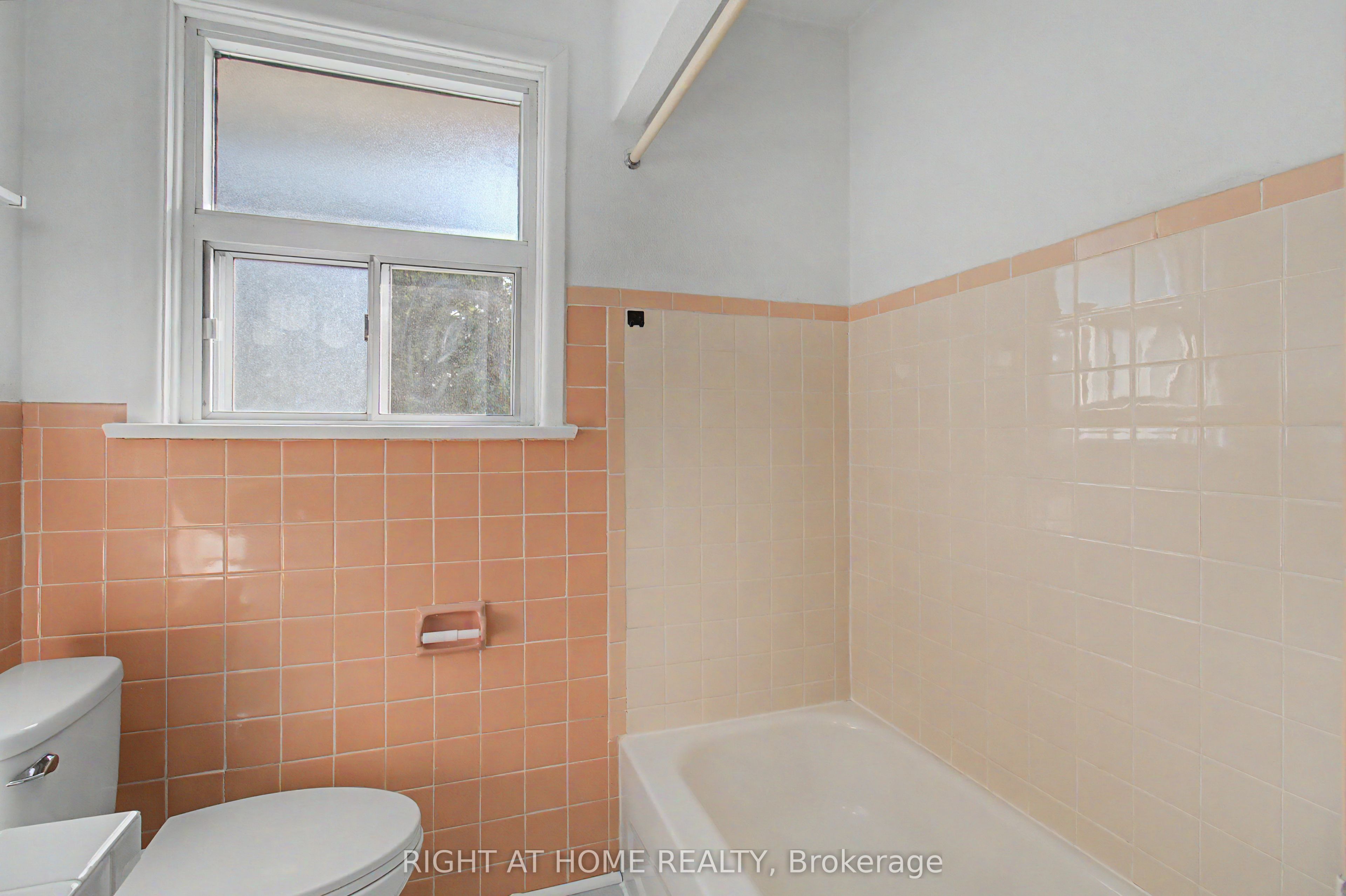 426 Seaton Drive Upper Property Photo 21