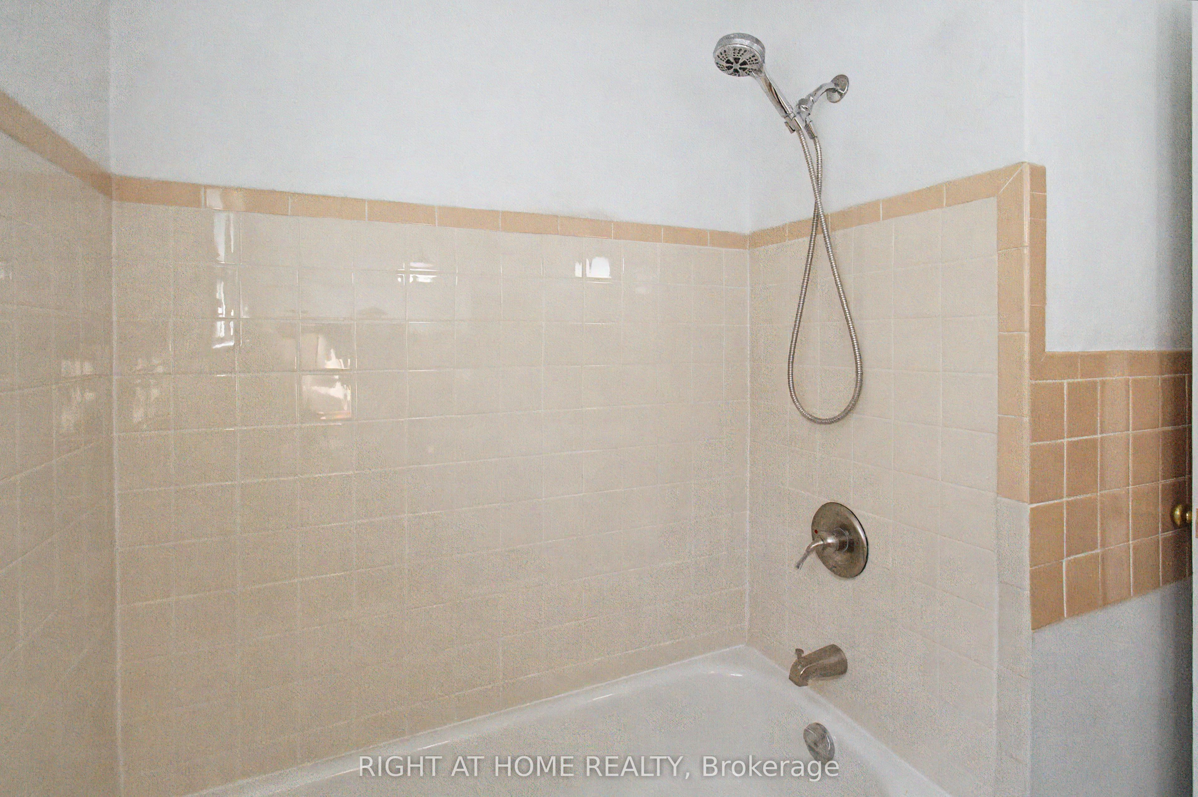 426 Seaton Drive Upper Property Photo 22