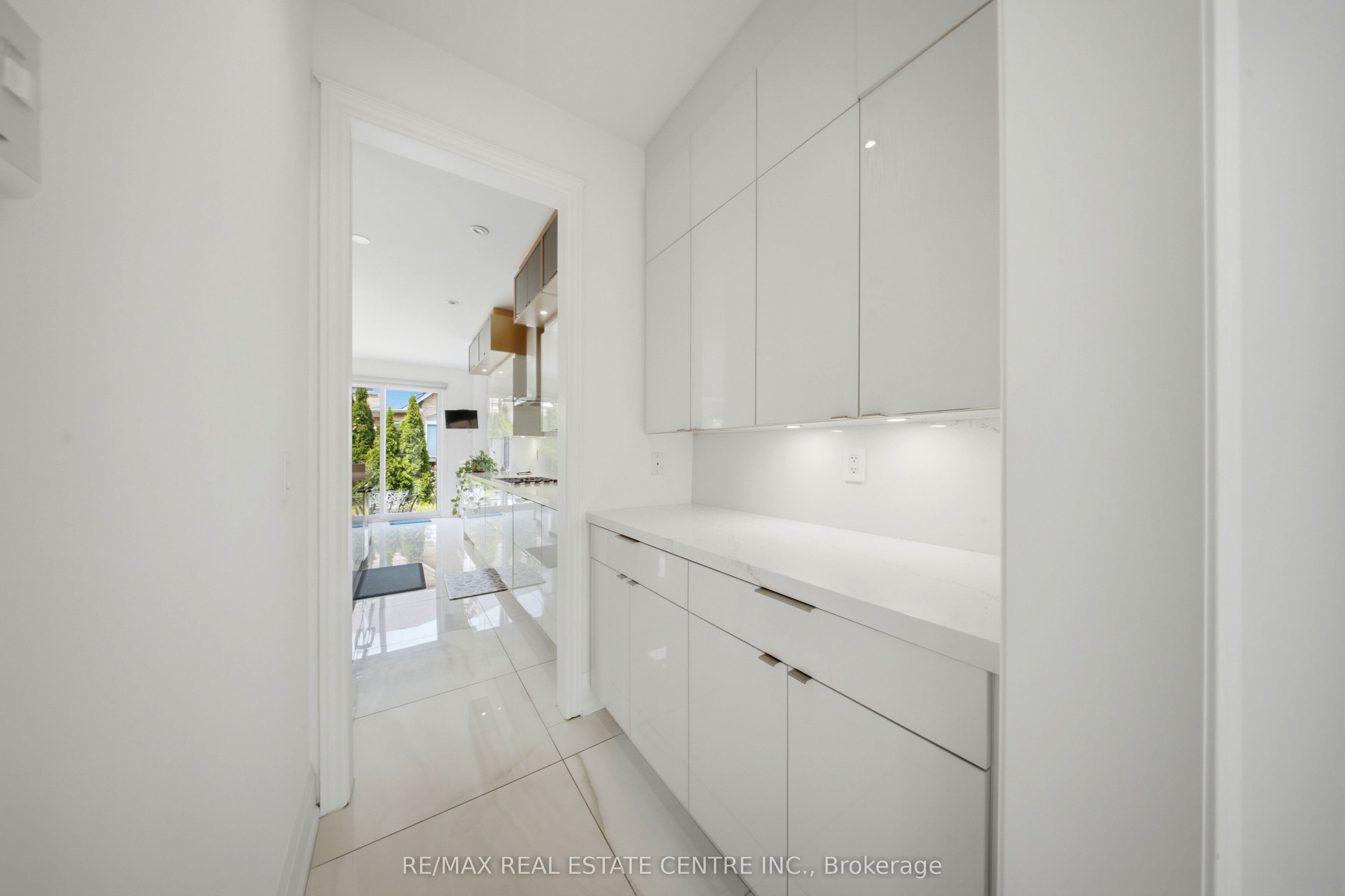 567 Bridgeview Road Property Photo 9