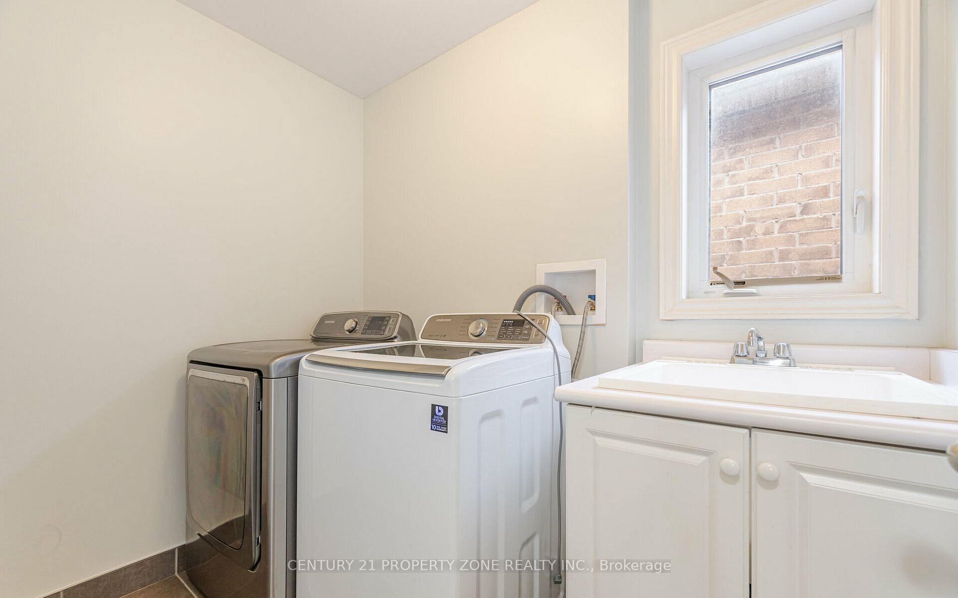 6 Dufay Road Property Photo 22