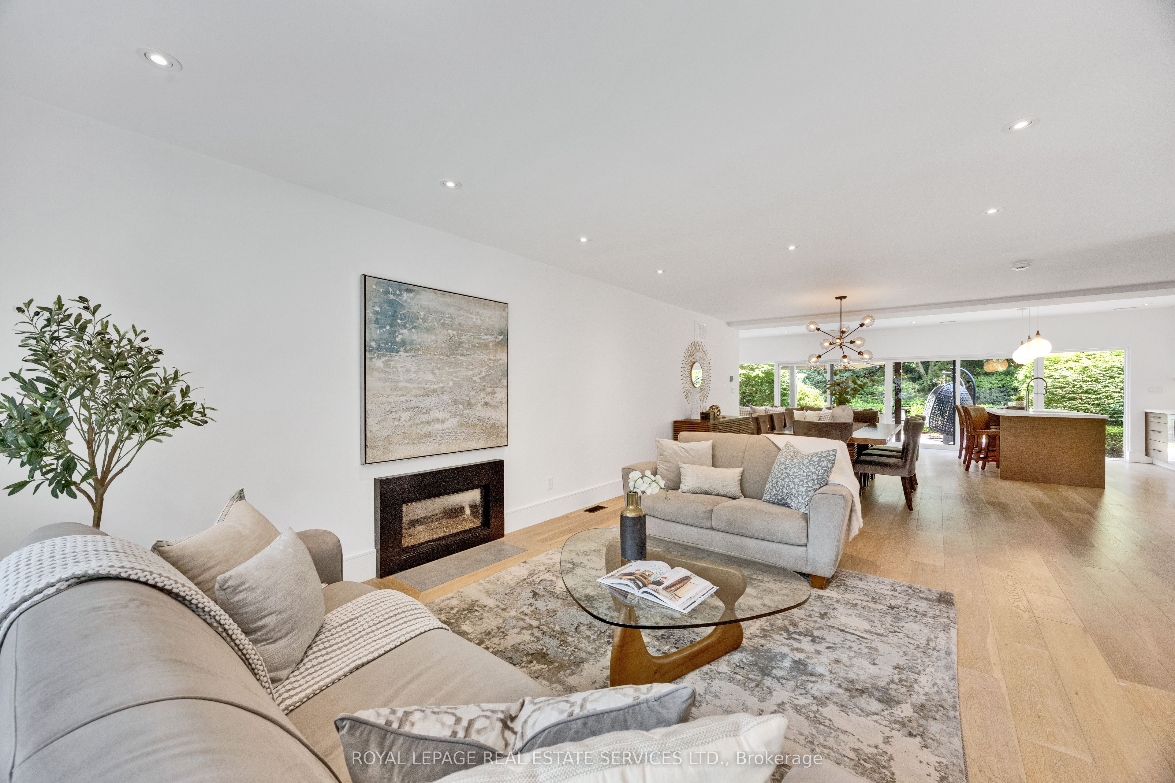 52 Glenaden Avenue E Property Photo 4