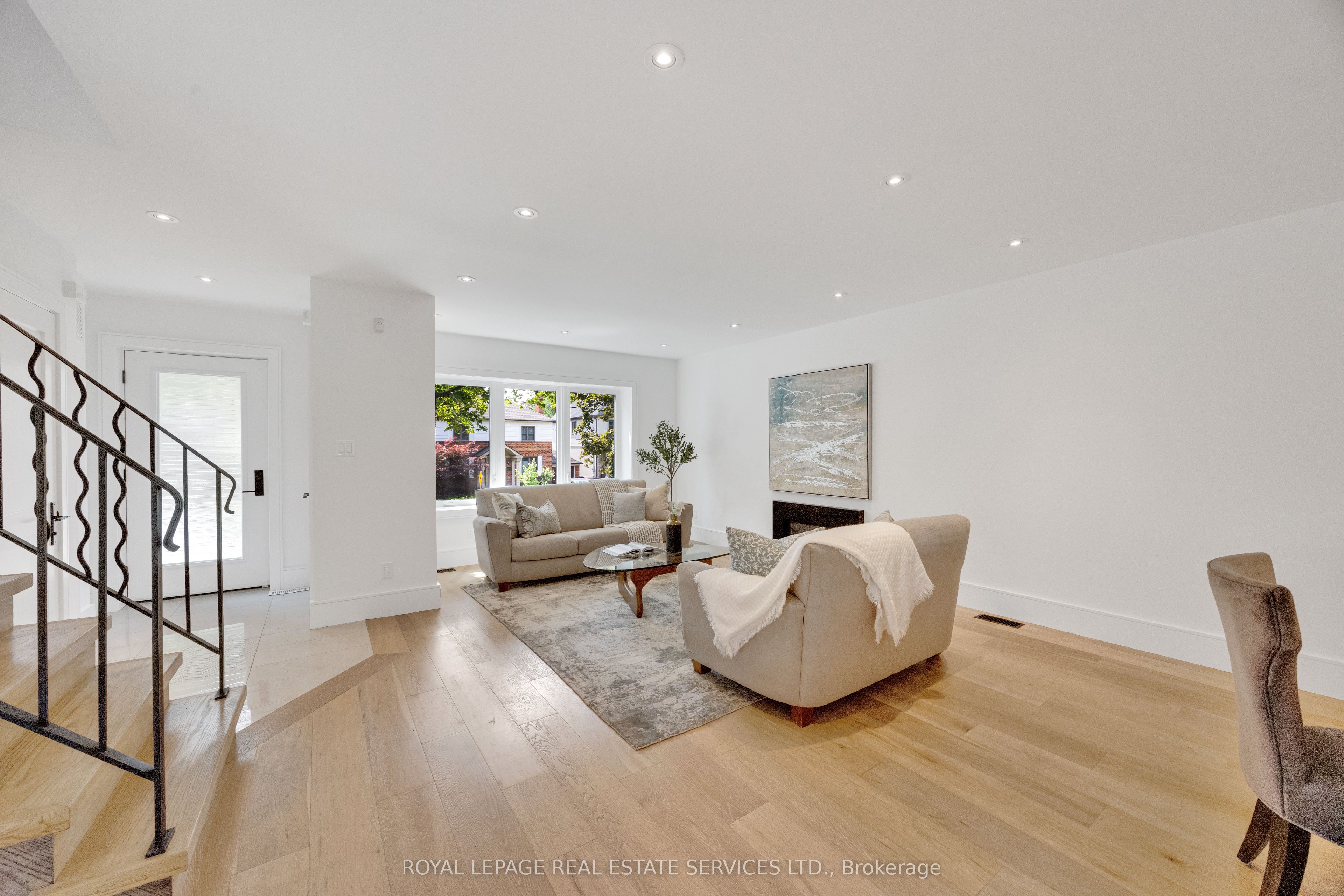 52 Glenaden Avenue E Property Photo 6