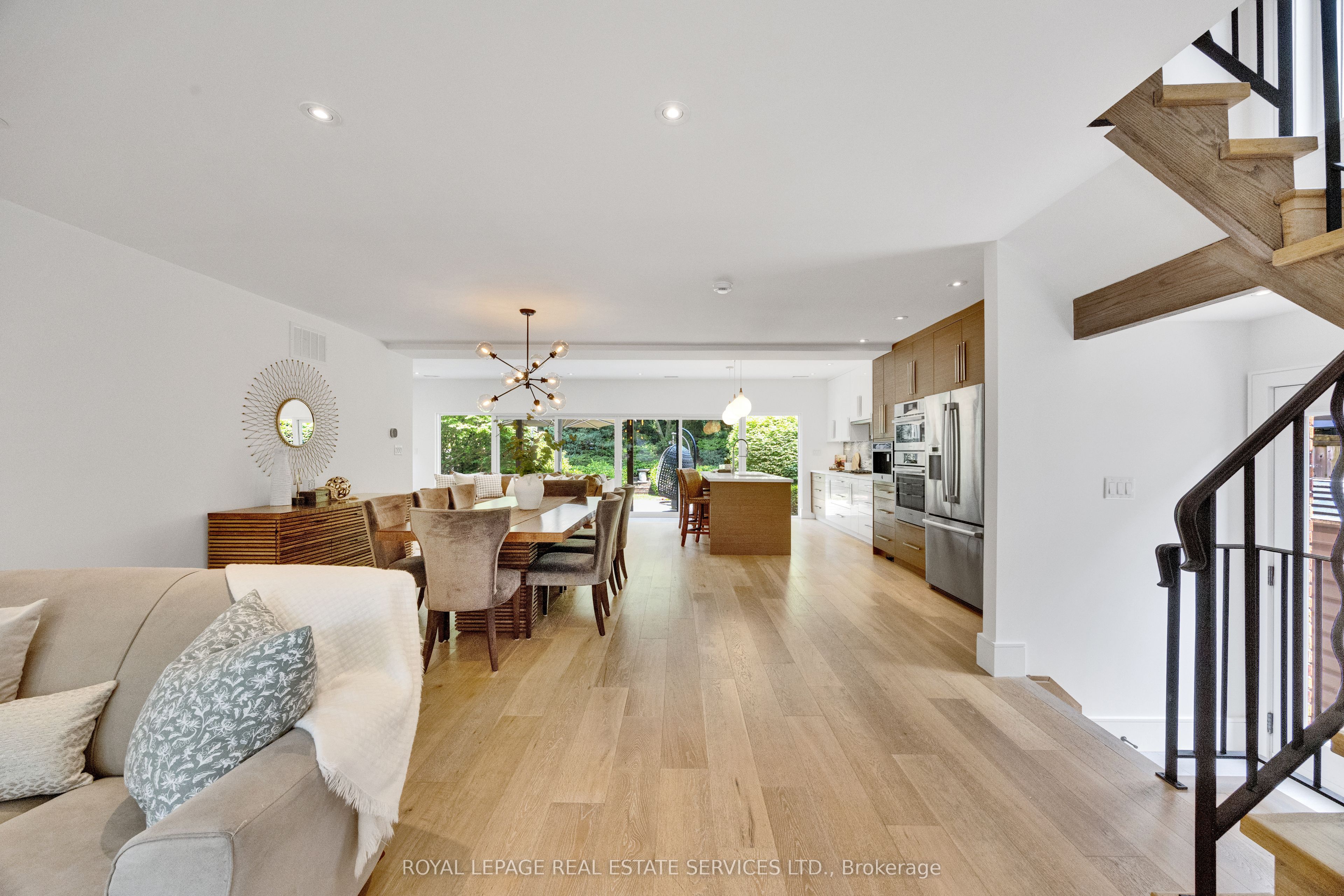 52 Glenaden Avenue E Property Photo 7