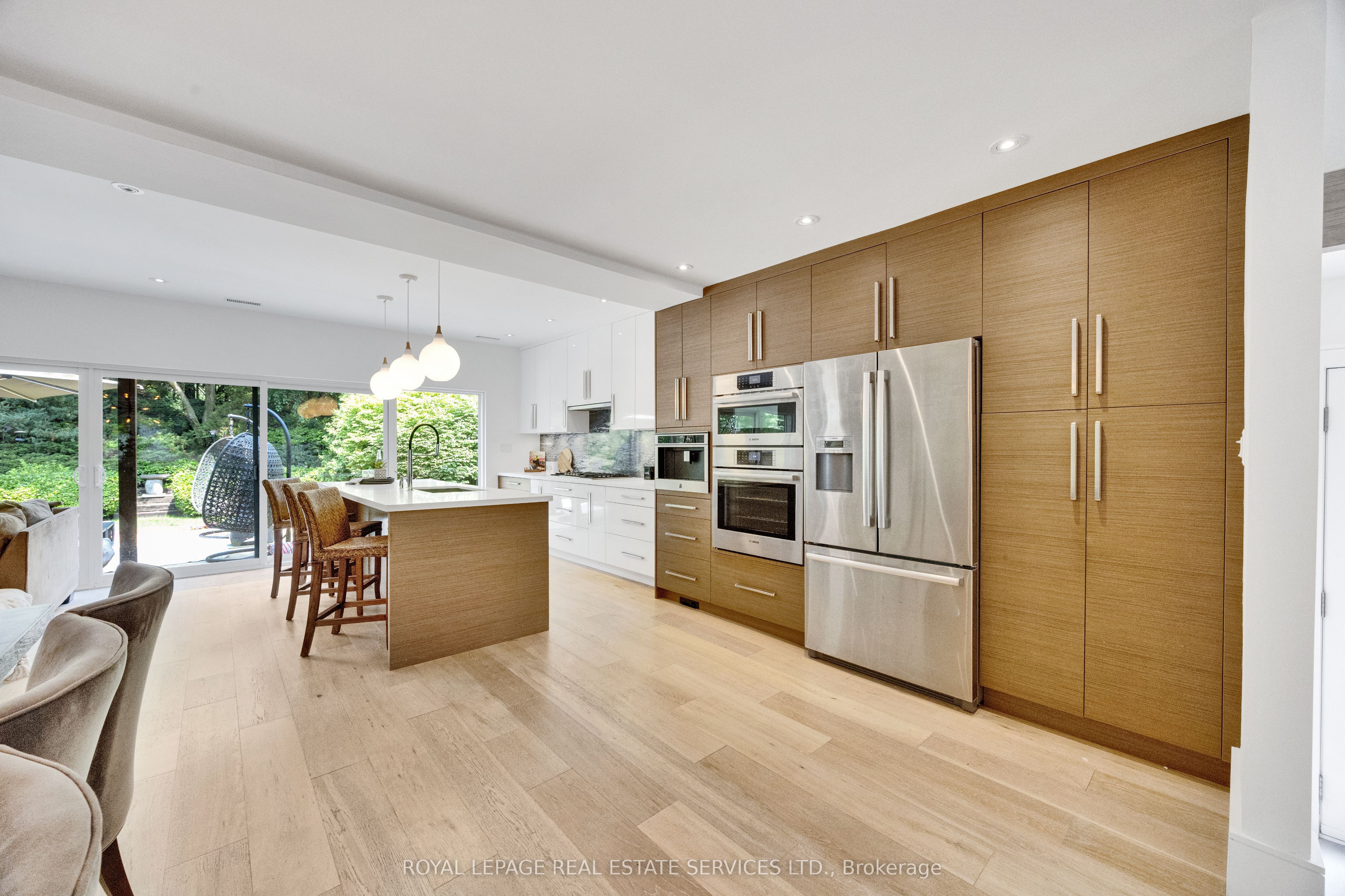 52 Glenaden Avenue E Property Photo 10